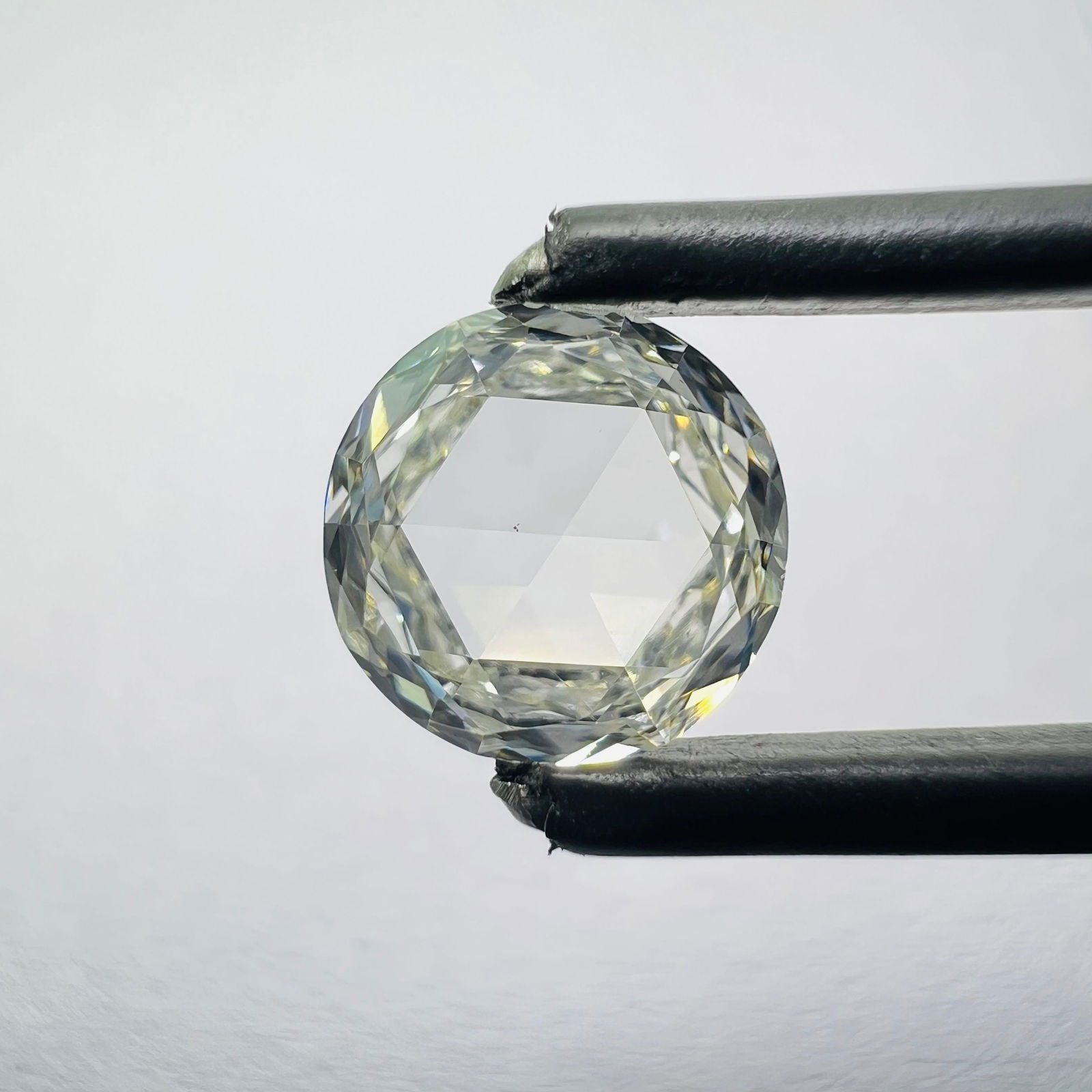 Loose Diamond - ROSE 1.52ct G VS1: Loose Diamond - ROSE 1.52ct G VS1 Source: This is a real non-mined Diamond that has been grown in a lab Shape: ROSE Carats: 1.52 Color: G Clarity: VS1 Certification: NONE Video: