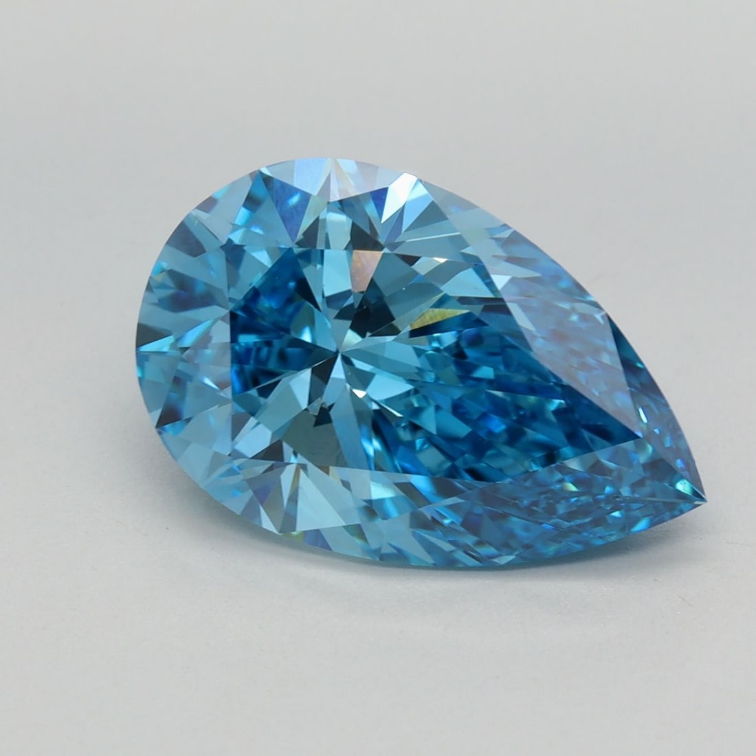 Loose Diamond - PEAR 3.9ct Fancy Vivid Blue VVS2: Loose Diamond - PEAR 3.9ct Fancy Vivid Blue VVS2 Source: This is a real non-mined Diamond that has been grown in a lab Shape: PEAR Carats: 3.9 Color: Fancy Vivid Blue Certification: IGI Video: