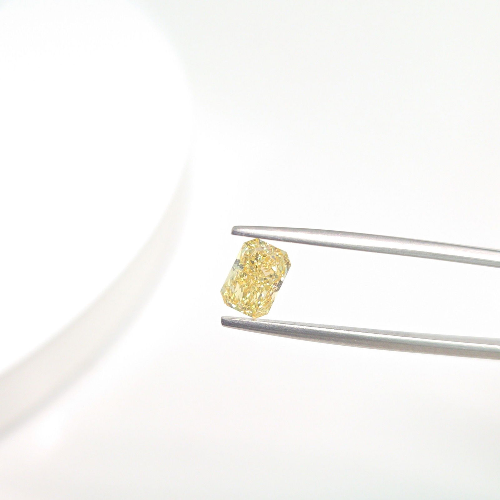 Loose Diamond - RADIANT 1.08ct Fancy Intense Yellow VS1: Loose Diamond - RADIANT 1.08ct Fancy Intense Yellow VS1 Source: This is a real non-mined Diamond that has been grown in a lab Shape: RADIANT Carats: 1.08 Color: Fancy Intense Yellow Certification:
