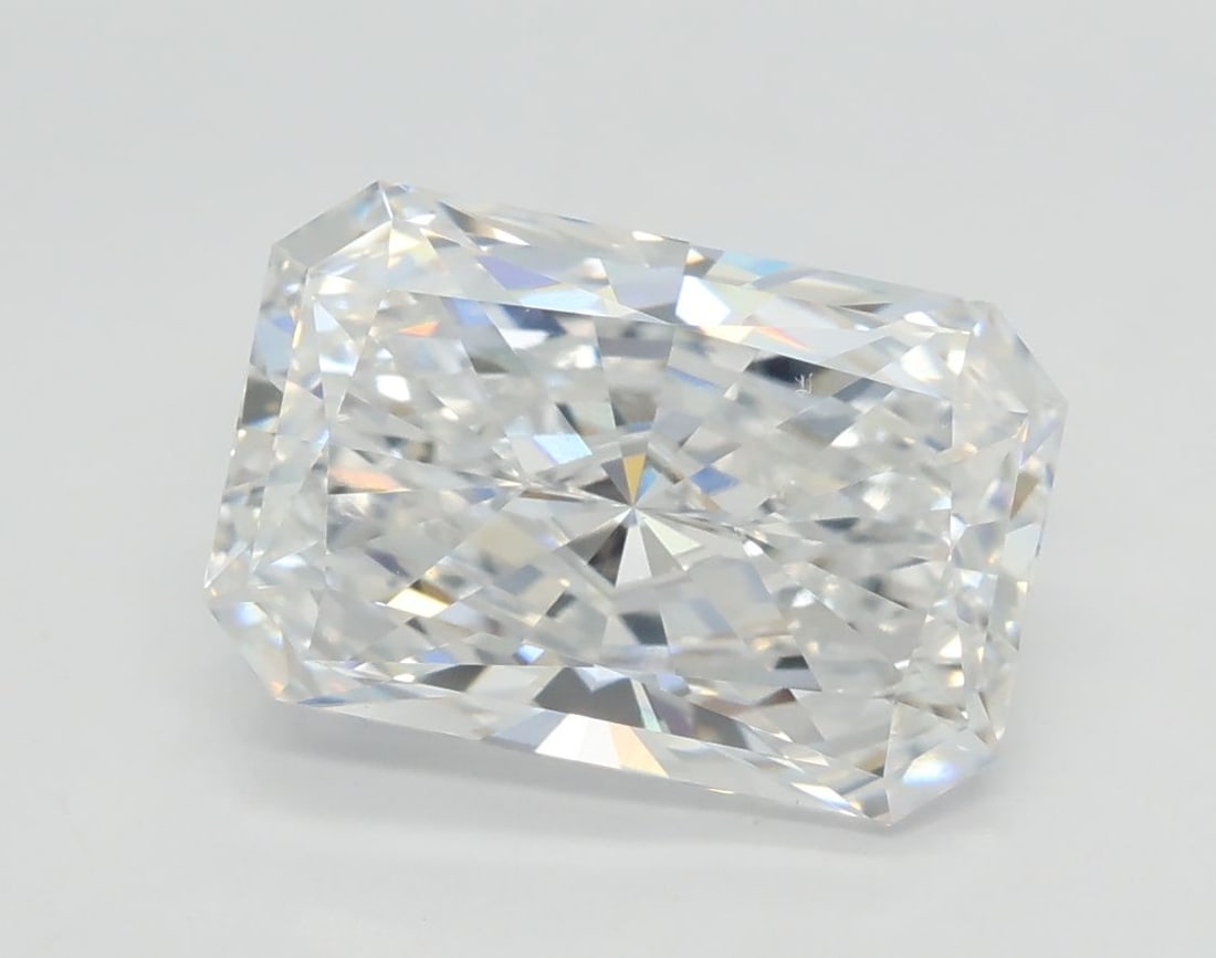 Loose Diamond - RADIANT 2.52ct D VVS2: Loose Diamond - RADIANT 2.52ct D VVS2 Source: This is a real non-mined Diamond that has been grown in a lab Shape: RADIANT Carats: 2.52 Color: D Clarity: VVS2 Certification: GIA Video:
