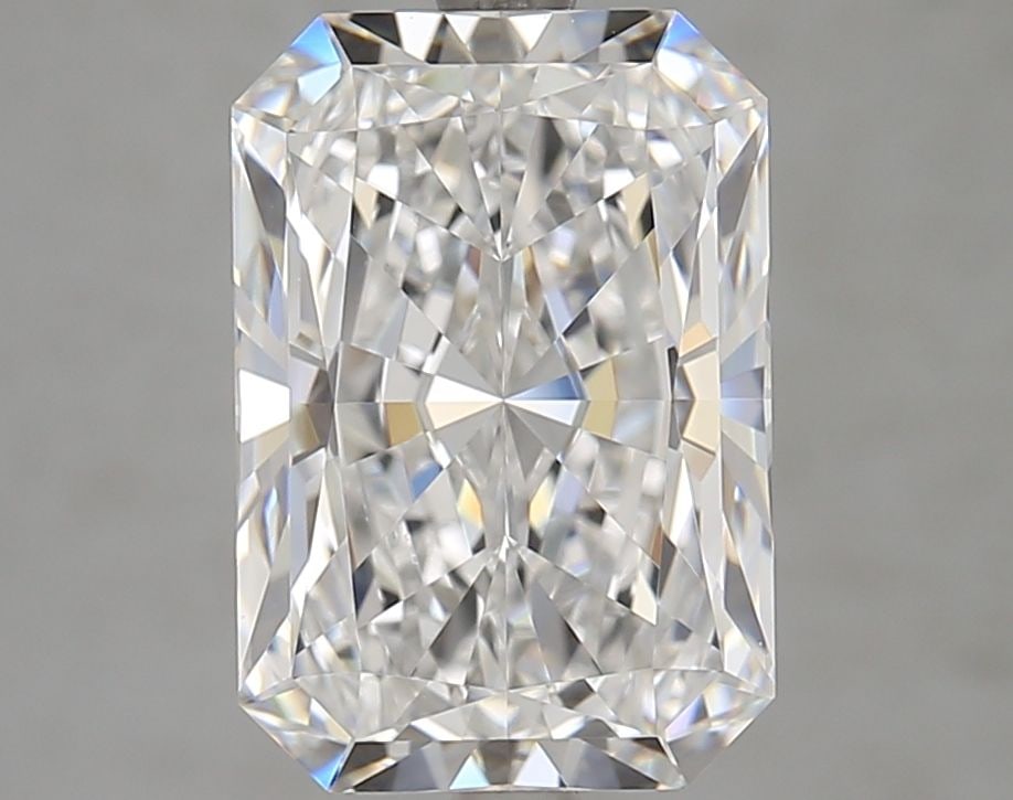 Loose Diamond - RADIANT 4.09ct D VVS1: Loose Diamond - RADIANT 4.09ct D VVS1 Source: This is a real non-mined Diamond that has been grown in a lab Shape: RADIANT Carats: 4.09 Color: D Clarity: VVS1 Certification: GIA Video:
