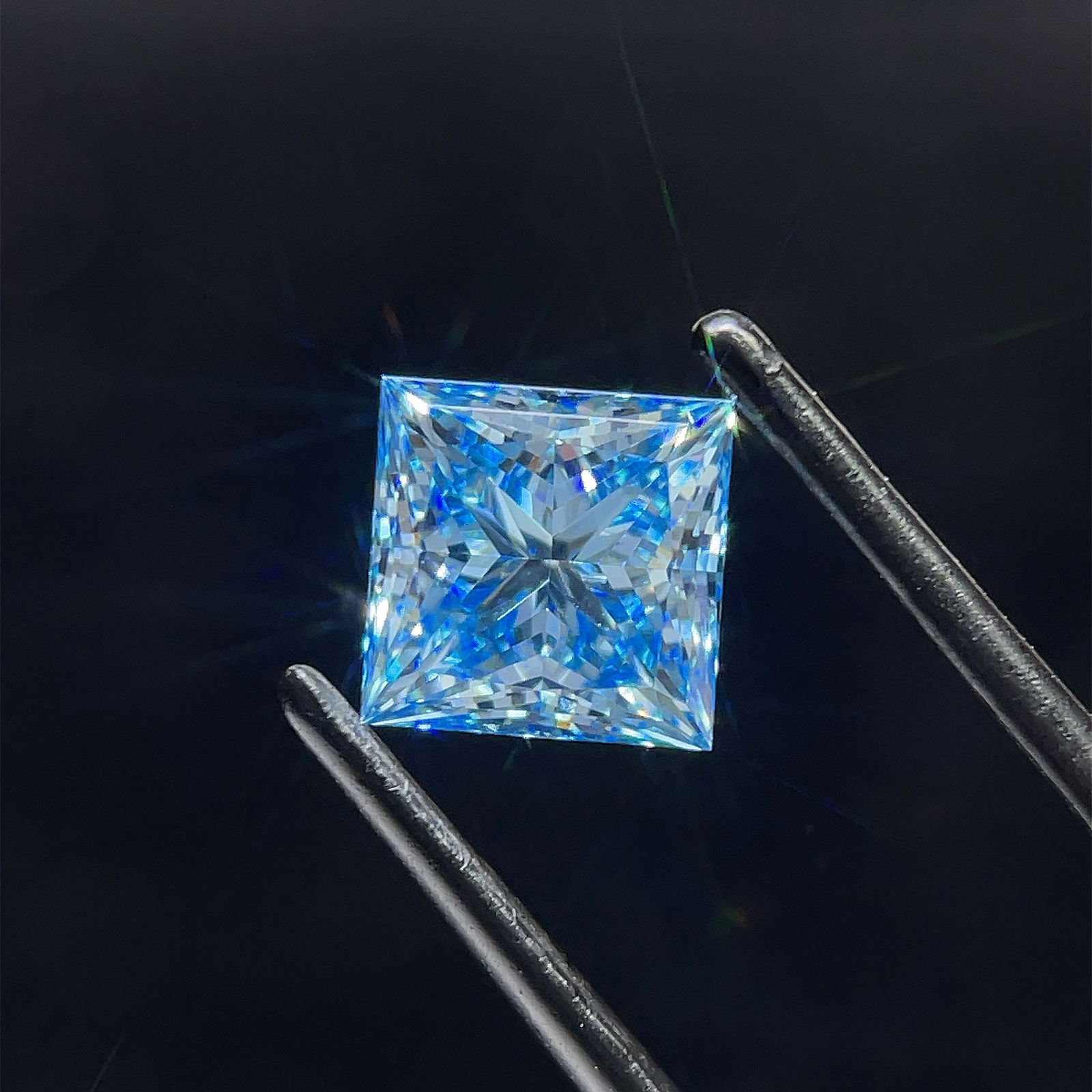 Loose Diamond - PRINCESS 1.76ct Fancy Vivid Blue VS1: Loose Diamond - PRINCESS 1.76ct Fancy Vivid Blue VS1 Source: This is a real non-mined Diamond that has been grown in a lab Shape: PRINCESS Carats: 1.76 Color: Fancy Vivid Blue Certification: IGI The D