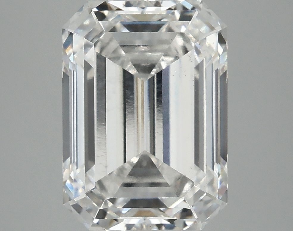 Loose Diamond - EMERALD 5.05ct F VS2: Loose Diamond - EMERALD 5.05ct F VS2 Source: This is a real non-mined Diamond that has been grown in a lab Shape: EMERALD Carats: 5.05 Color: F Clarity: VS2 Certification: IGI Video: