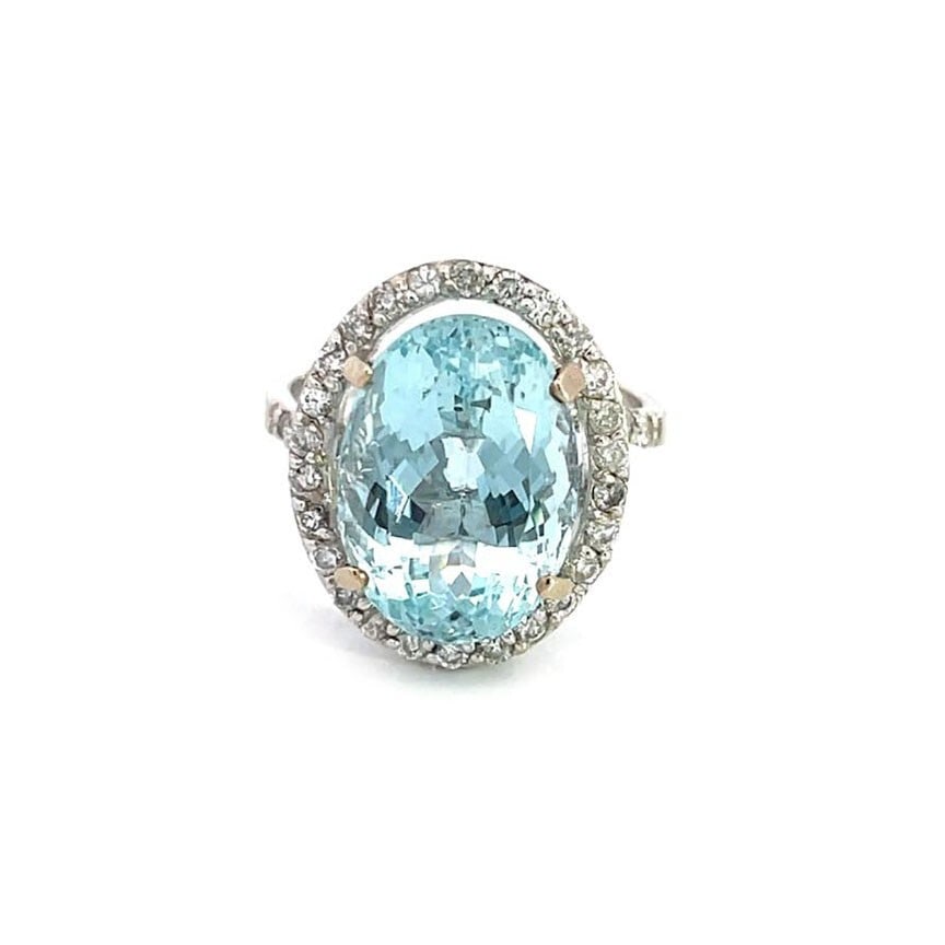 14k White Gold 8.75ct Aquamarine Diamond Halo Cocktail Ring Size 7: 14k White Gold 8.75ct Aquamarine Diamond Halo Cocktail Ring Size 7 This exquisite cocktail ring showcases an impressive 8.75ct oval cut aquamarine at its center, surrounded by a sparkling halo of near