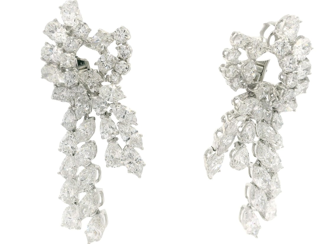 Elegant 15.72ct Diamond Waterfall Chandelier Earrings in Platinum: Elegant 15.72ct Diamond Waterfall Chandelier Earrings in Platinum Elevate your elegance with these stunning chandelier earrings featuring a breathtaking total of 15.72 carats of natural diamonds. Desi