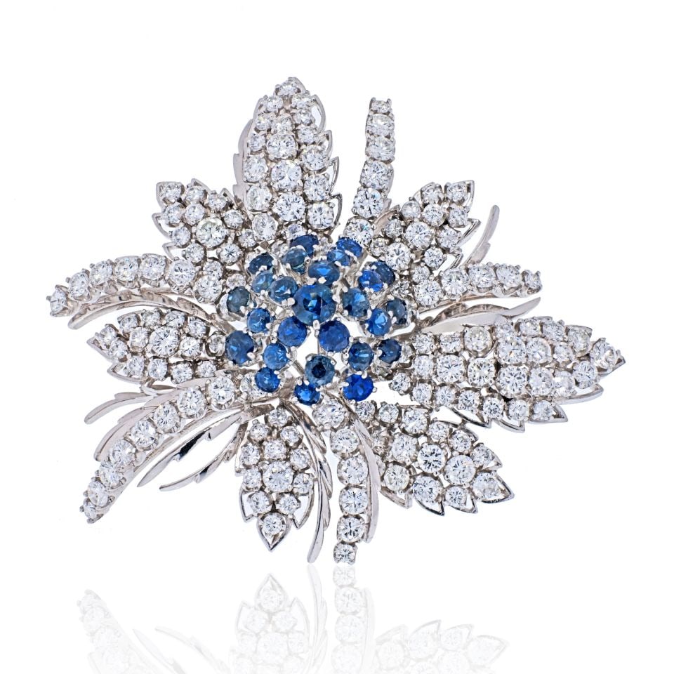 Stunning 18K White Gold Diamond Sapphire Floral Brooch 13 Carats: Stunning 18K White Gold Diamond Sapphire Floral Brooch 13 Carats This exquisite 18K White Gold Diamond and Sapphire Cluster Brooch features a stunning floral design, adorned with a total of 150 brilli