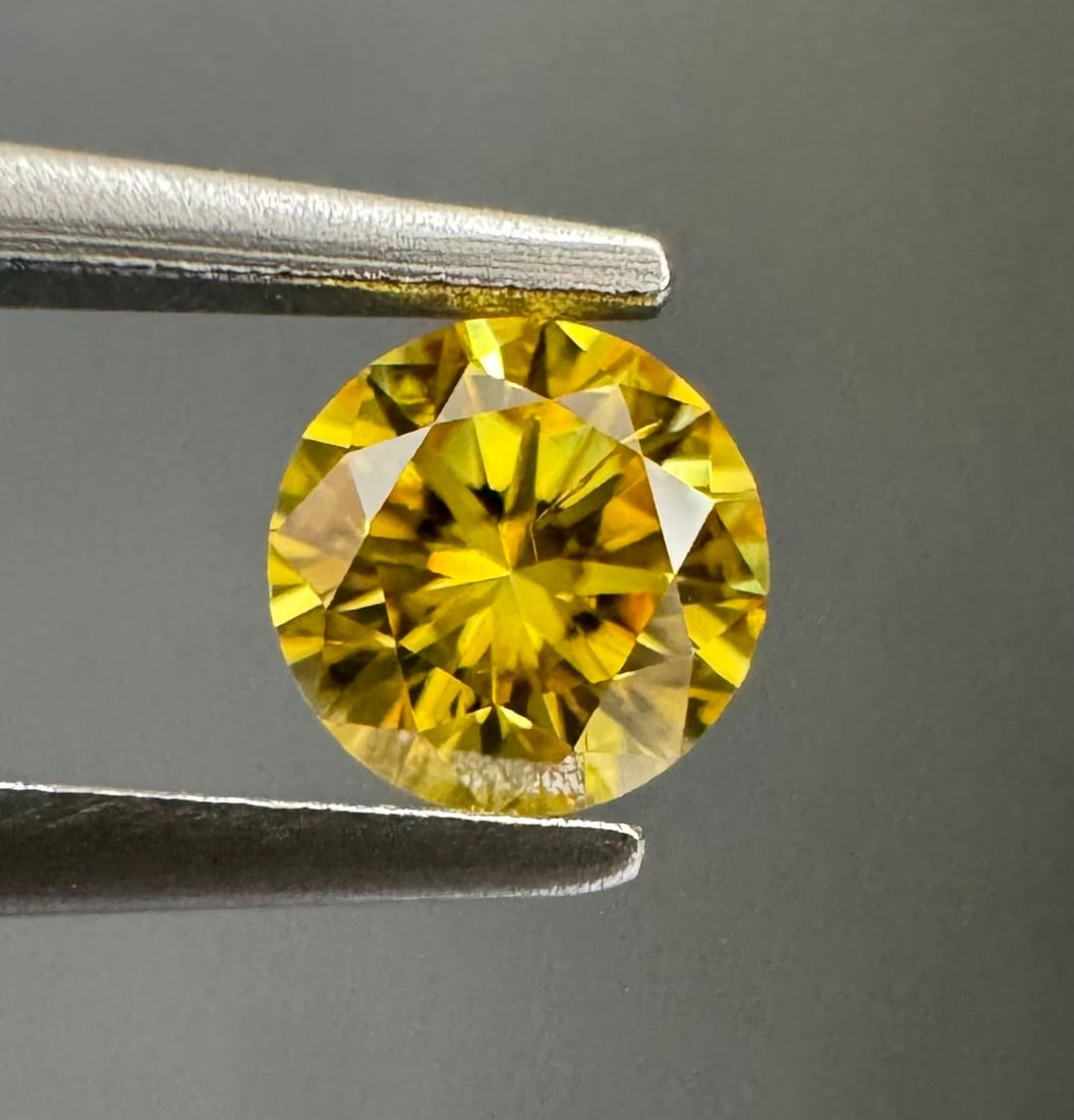 Loose Diamond - ROUND 0.19ct Fancy Vivid Yellow I1: Loose Diamond - ROUND 0.19ct Fancy Vivid Yellow I1 Source: Natural Shape: ROUND Carats: 0.19 Color: Fancy Vivid Yellow Certification: GIA The Diamond Depot Guarantee: All items in this auction are gua