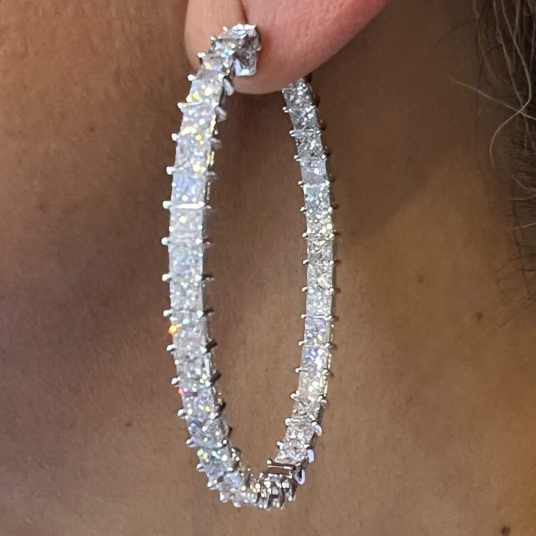 Stunning 18K White Gold 9.38 Ct Diamond Hoop Earrings 2 Inch: Stunning 18K White Gold 9.38 Ct Diamond Hoop Earrings 2 Inch Elevate your elegance with these stunning 18K White Gold Hoop Earrings, featuring a remarkable total of 88 Princess-cut Diamonds that weigh