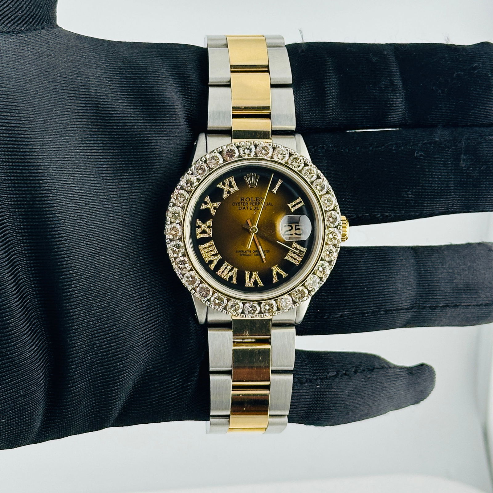 Aftermarket Gold Black Roman Diamond Dial Oyster for Ref 1601 Datejust: Aftermarket Gold Black Roman Diamond Dial Oyster for Ref 1601 Datejust This Rolex Datejust features a gold and black Roman diamond dial with an aftermarket prong-plated diamond bezel. It is equipped w