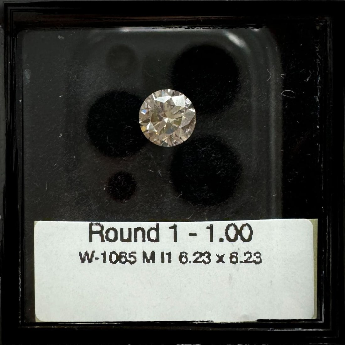 Loose Diamond - ROUND 1.0ct M I1: Loose Diamond - ROUND 1.0ct M I1 Source: Natural Shape: ROUND Carats: 1.0 Color: M Clarity: I1 Certification: NONE The Diamond Depot Guarantee: All items in this auction are guaranteed to be 100% auth