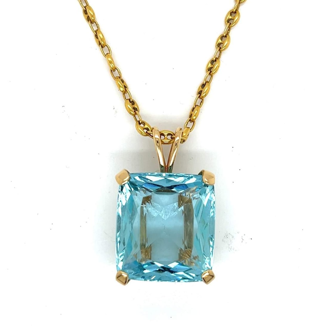 AGL Certified 47 Ct Aquamarine Necklace in 18K Yellow Gold: AGL Certified 47 Ct Aquamarine Necklace in 18K Yellow Gold This stunning necklace features a breathtaking AGL Certified aquamarine, weighing approximately 47.00 carats, beautifully set in luxurious 18