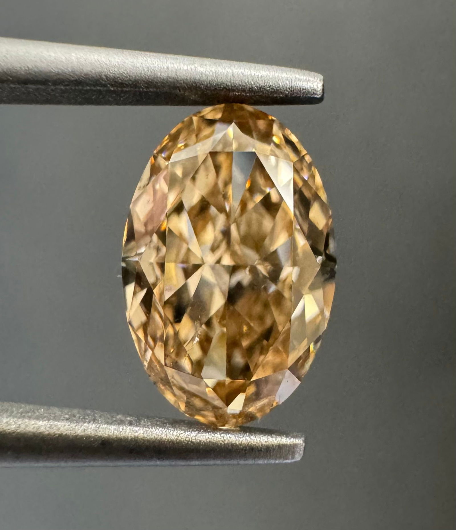 Loose Diamond - OVAL 1.0ct Fancy Brown Orange SI1: Loose Diamond - OVAL 1.0ct Fancy Brown Orange SI1 Source: Natural Shape: OVAL Carats: 1.0 Color: Fancy Brown Orange Certification: GIA The Diamond Depot Guarantee: All items in this auction are