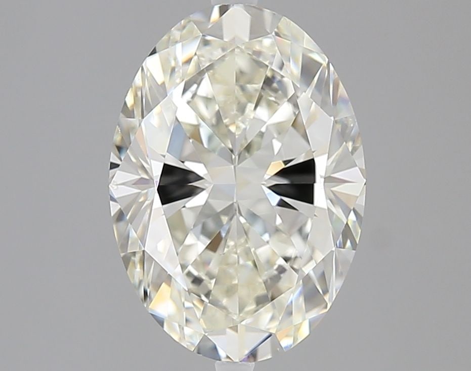 Loose Diamond - OVAL 2.7ct J SI1: Loose Diamond - OVAL 2.7ct J SI1 Source: Natural Shape: OVAL Carats: 2.7 Color: J Clarity: SI1 Certification: GIA Video: Video Link The Diamond Depot Guarantee: All items in this auction are