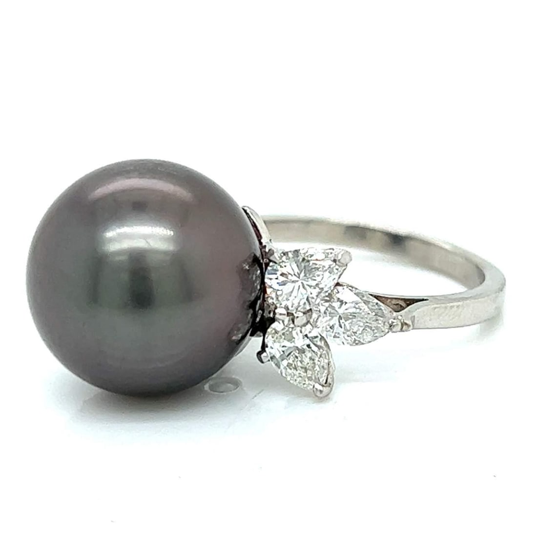 Platinum South Sea Pearl Diamond Ring 14.10mm 2.00 Ct: Platinum South Sea Pearl Diamond Ring 14.10mm 2.00 Ct This exquisite Platinum South Sea Pearl & Diamond Ring showcases a stunning approximately 14.10mm South Sea pearl at its center, surrounded by six