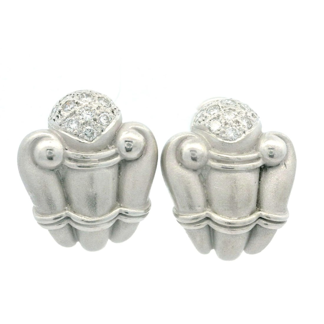 Vahe Naltchayan 18K White Gold 0.32ctw Diamond Huggie Earrings: Vahe Naltchayan 18K White Gold 0.32ctw Diamond Huggie Earrings Elevate your style with these exquisite Estate Vahe Naltchayan Huggie Earrings, crafted in solid 18k white gold. Featuring 22 round brill