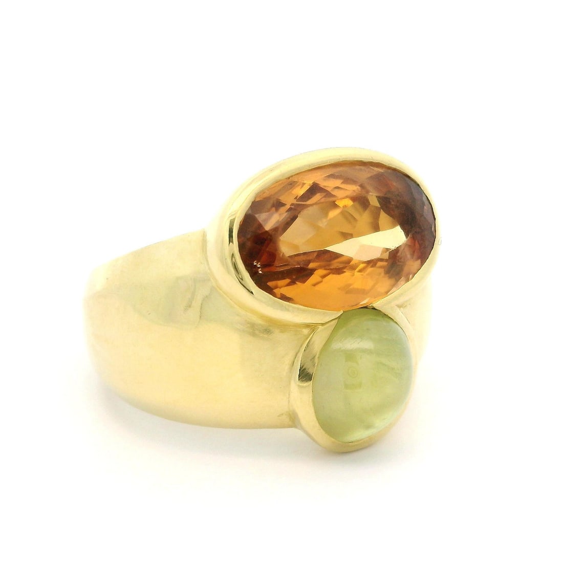 Vintage Modernist 18k Gold GIA 9.50ct Imperial Topaz Cat's Eye Ring: Vintage Modernist 18k Gold GIA 9.50ct Imperial Topaz Cat's Eye Ring This exquisite Vintage Modernist ring features a stunning combination of natural gemstones set in solid 18k yellow gold. The centerp