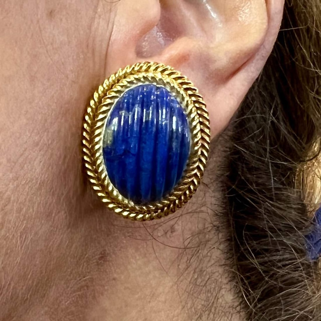 Elegant 18K Yellow Gold Lapis Lazuli Earrings with Hallmarks: Elegant 18K Yellow Gold Lapis Lazuli Earrings with Hallmarks These stunning earrings feature rich lapis lazuli set in luxurious 18K yellow gold. Each earring weighs 29.4 grams and measures 1.25 inches