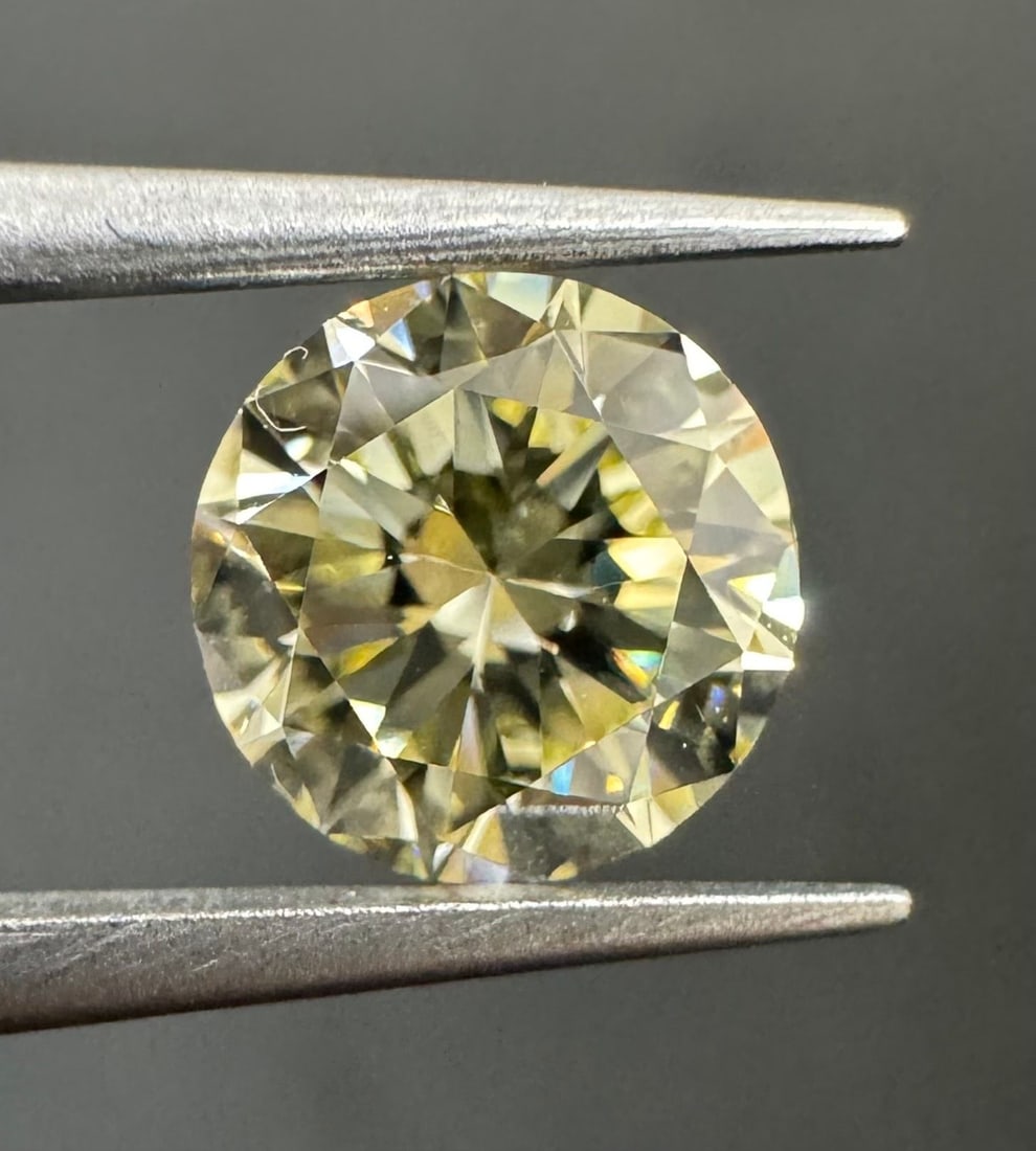 Loose Diamond - ROUND 1.0ct S-T VS1: Loose Diamond - ROUND 1.0ct S-T VS1 Source: Natural Shape: ROUND Carats: 1.0 Color: S-T Certification: GIA The Diamond Depot Guarantee: All items in this auction are guaranteed to be 100% authentic. A