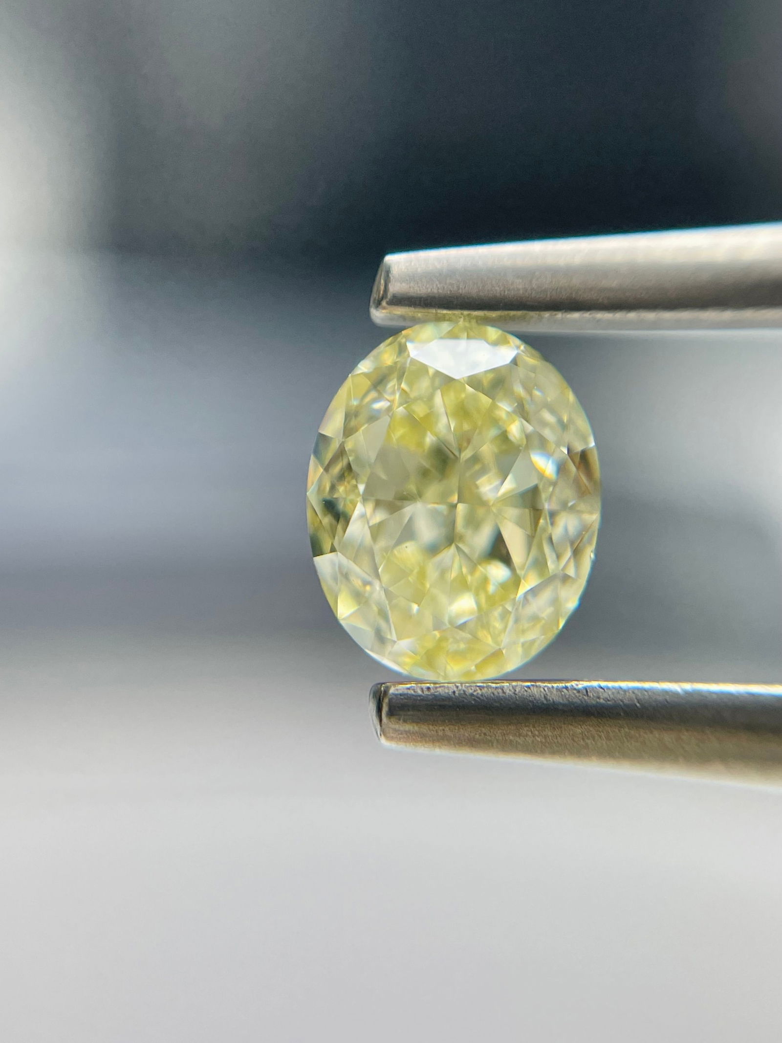 Loose Diamond - OVAL 1.01ct Fancy Light Yellow SI1: Loose Diamond - OVAL 1.01ct Fancy Light Yellow SI1 Source: Natural Shape: OVAL Carats: 1.01 Color: Fancy Light Yellow Certification: GIA The Diamond Depot Guarantee: All items in this auction are