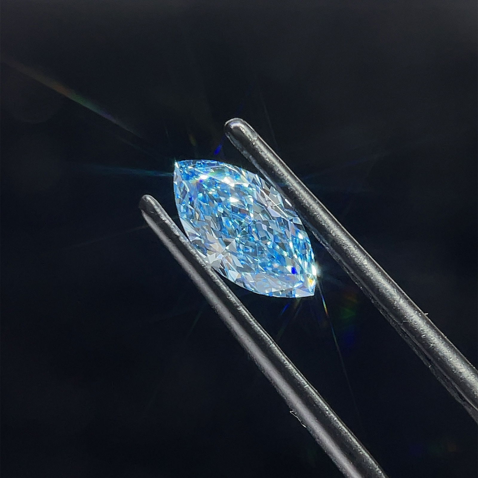 Loose Diamond - MARQUISE 1.0ct Fancy Vivid Blue VS1: Loose Diamond - MARQUISE 1.0ct Fancy Vivid Blue VS1 Source: This is a real non-mined Diamond that has been grown in a lab Shape: MARQUISE Carats: 1.0 Color: Fancy Vivid Blue Certification: IGI The Dia