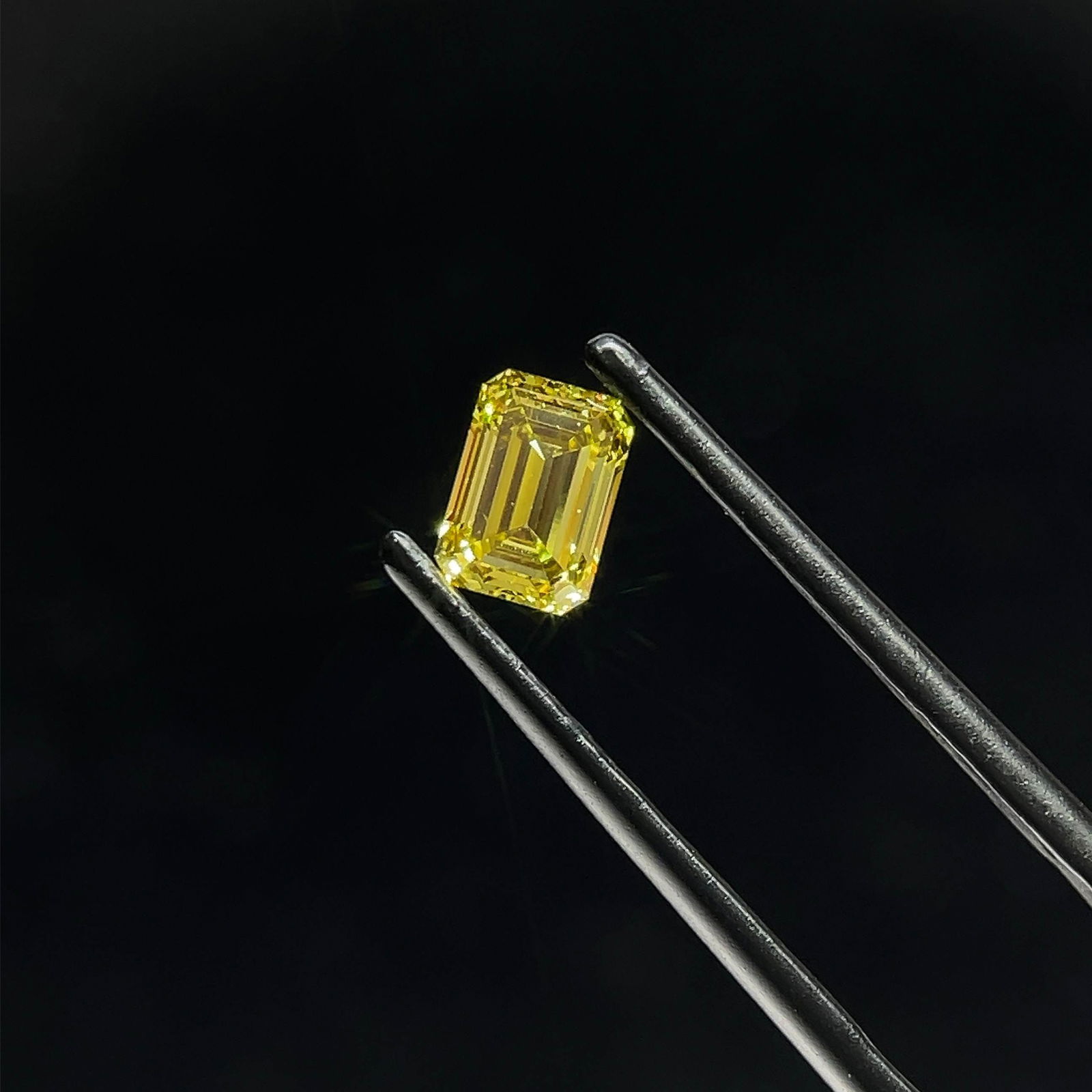Loose Diamond - EMERALD 0.75ct Fancy Gray Yellow VS1: Loose Diamond - EMERALD 0.75ct Fancy Gray Yellow VS1 Source: This is a real non-mined Diamond that has been grown in a lab Shape: EMERALD Carats: 0.75 Color: Fancy Gray Yellow Certification: IGI Video