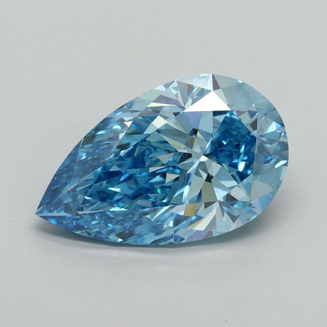 Loose Diamond - PEAR 3.53ct Fancy Vivid Blue VS1: Loose Diamond - PEAR 3.53ct Fancy Vivid Blue VS1 Source: This is a real non-mined Diamond that has been grown in a lab Shape: PEAR Carats: 3.53 Color: Fancy Vivid Blue Certification: IGI Video: