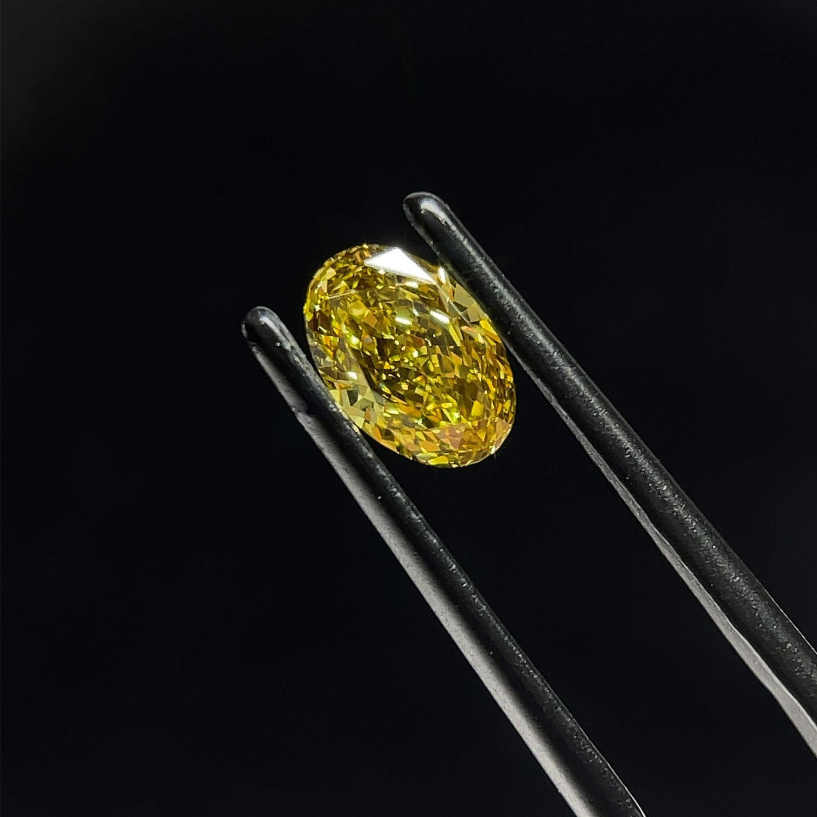 Loose Diamond - OVAL 0.84ct Fancy Gray Yellow VVS2: Loose Diamond - OVAL 0.84ct Fancy Gray Yellow VVS2 Source: This is a real non-mined Diamond that has been grown in a lab Shape: OVAL Carats: 0.84 Color: Fancy Gray Yellow Certification: IGI Video: