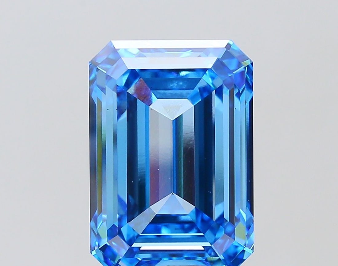 Loose Diamond - EMERALD 10.01ct Fancy Vivid Blue VS1: Loose Diamond - EMERALD 10.01ct Fancy Vivid Blue VS1 Source: This is a real non-mined Diamond that has been grown in a lab Shape: EMERALD Carats: 10.01 Color: Fancy Vivid Blue Certification: IGI