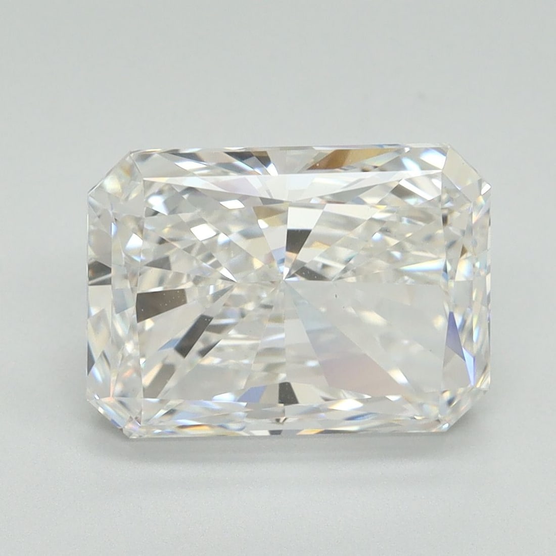 Loose Diamond - RADIANT 4.11ct E VS1: Loose Diamond - RADIANT 4.11ct E VS1 Source: This is a real non-mined Diamond that has been grown in a lab Shape: RADIANT Carats: 4.11 Color: E Clarity: VS1 Certification: NONE Video: Video Link 