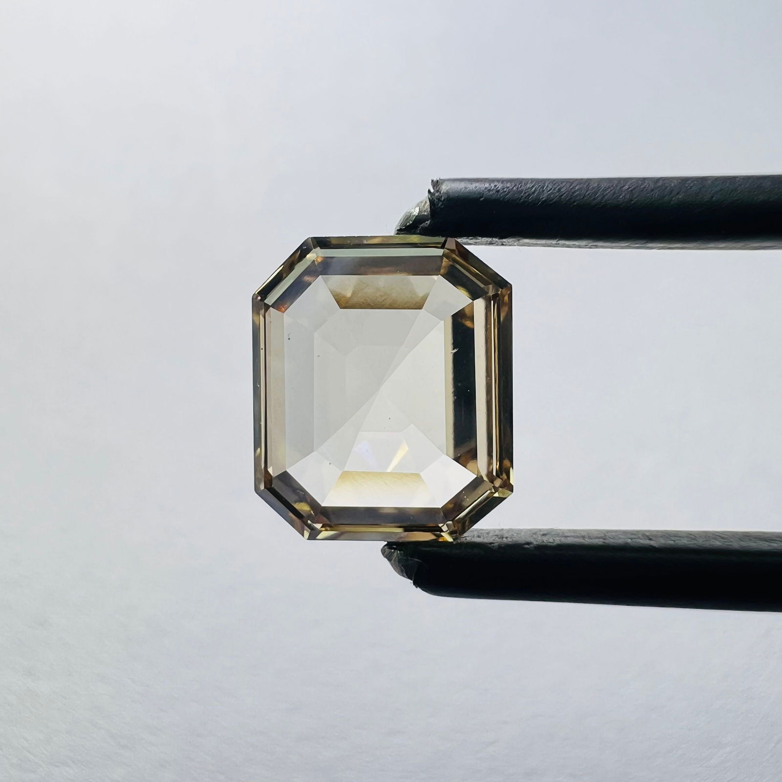 Loose Diamond - EMERALD 1.24ct Brown VS1: Loose Diamond - EMERALD 1.24ct Brown VS1 Source: This is a real non-mined Diamond that has been grown in a lab Shape: EMERALD Carats: 1.24 Color: Brown Certification: NONE The Diamond Depot Guarantee: