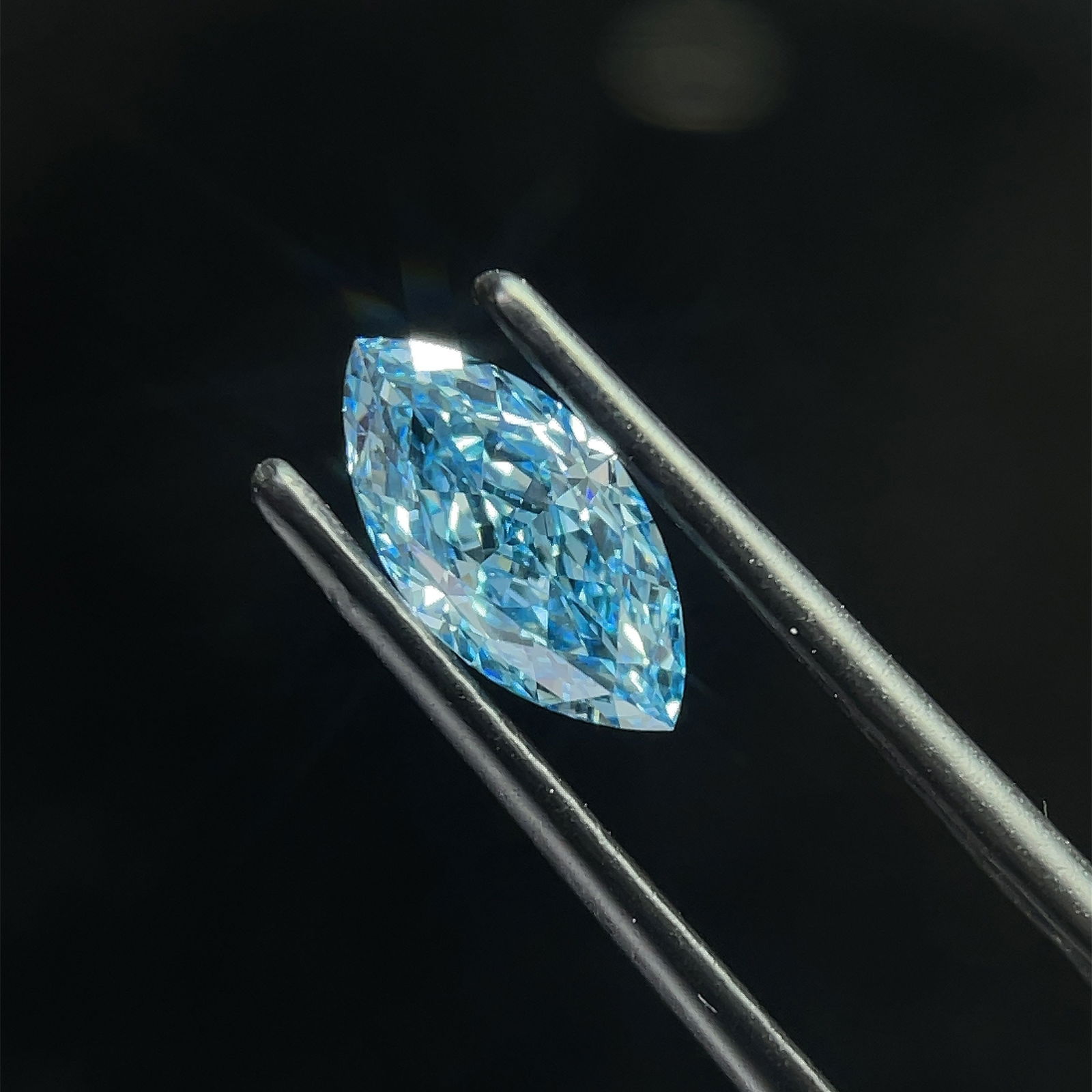 Loose Diamond - MARQUISE 1.13ct Fancy Vivid Blue VVS1: Loose Diamond - MARQUISE 1.13ct Fancy Vivid Blue VVS1 Source: This is a real non-mined Diamond that has been grown in a lab Shape: MARQUISE Carats: 1.13 Color: Fancy Vivid Blue Certification: IGI The