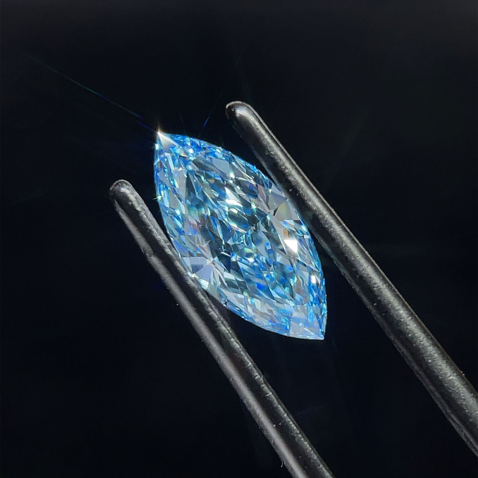 Loose Diamond - MARQUISE 1.19ct Fancy Vivid Blue VS1: Loose Diamond - MARQUISE 1.19ct Fancy Vivid Blue VS1 Source: This is a real non-mined Diamond that has been grown in a lab Shape: MARQUISE Carats: 1.19 Color: Fancy Vivid Blue Certification: IGI The D