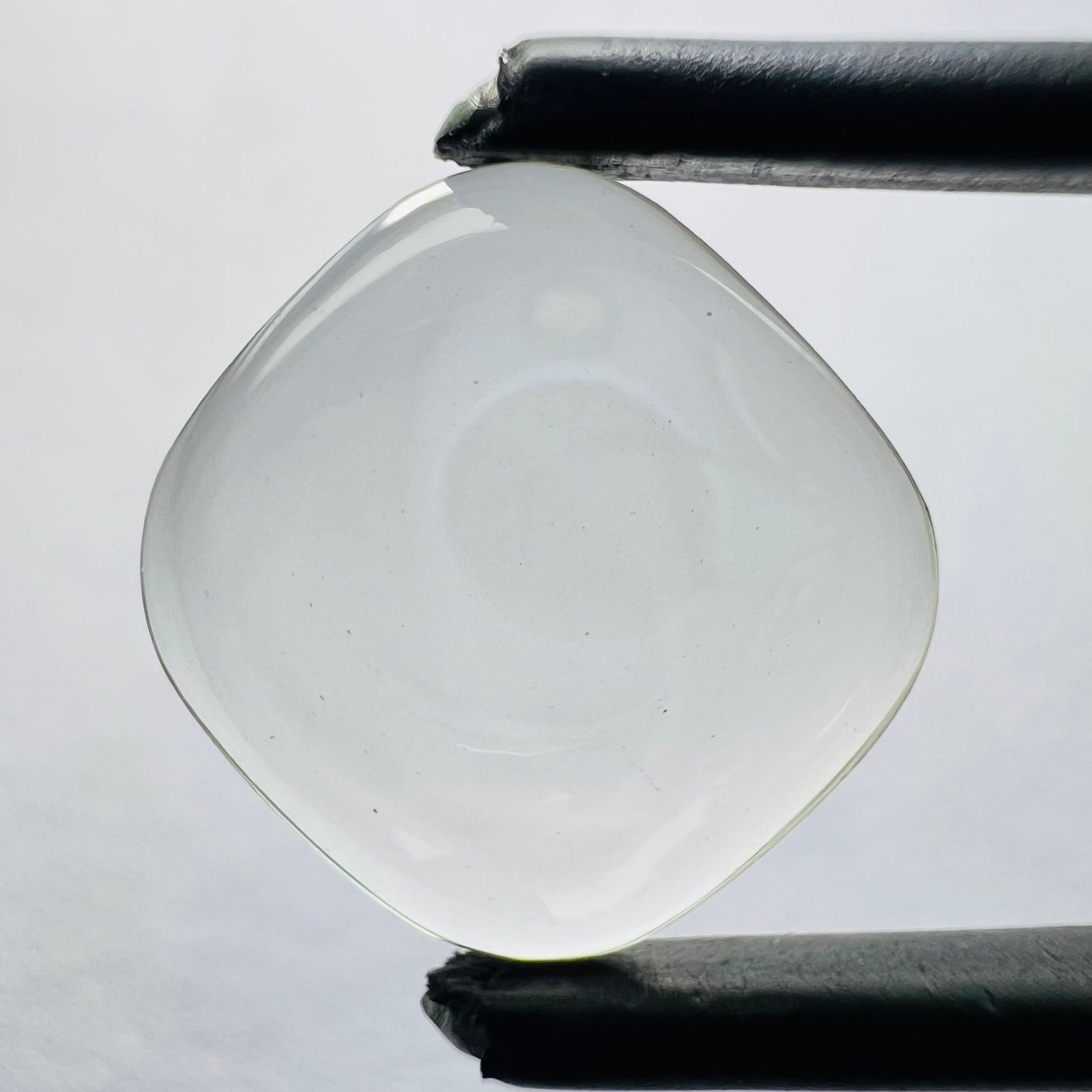 Loose Diamond - CUSHION BRILLIANT 2.31ct Brown VS1: Loose Diamond - CUSHION BRILLIANT 2.31ct Brown VS1 Source: This is a real non-mined Diamond that has been grown in a lab Shape: CUSHION BRILLIANT Carats: 2.31 Color: Brown Certification: NONE Video: