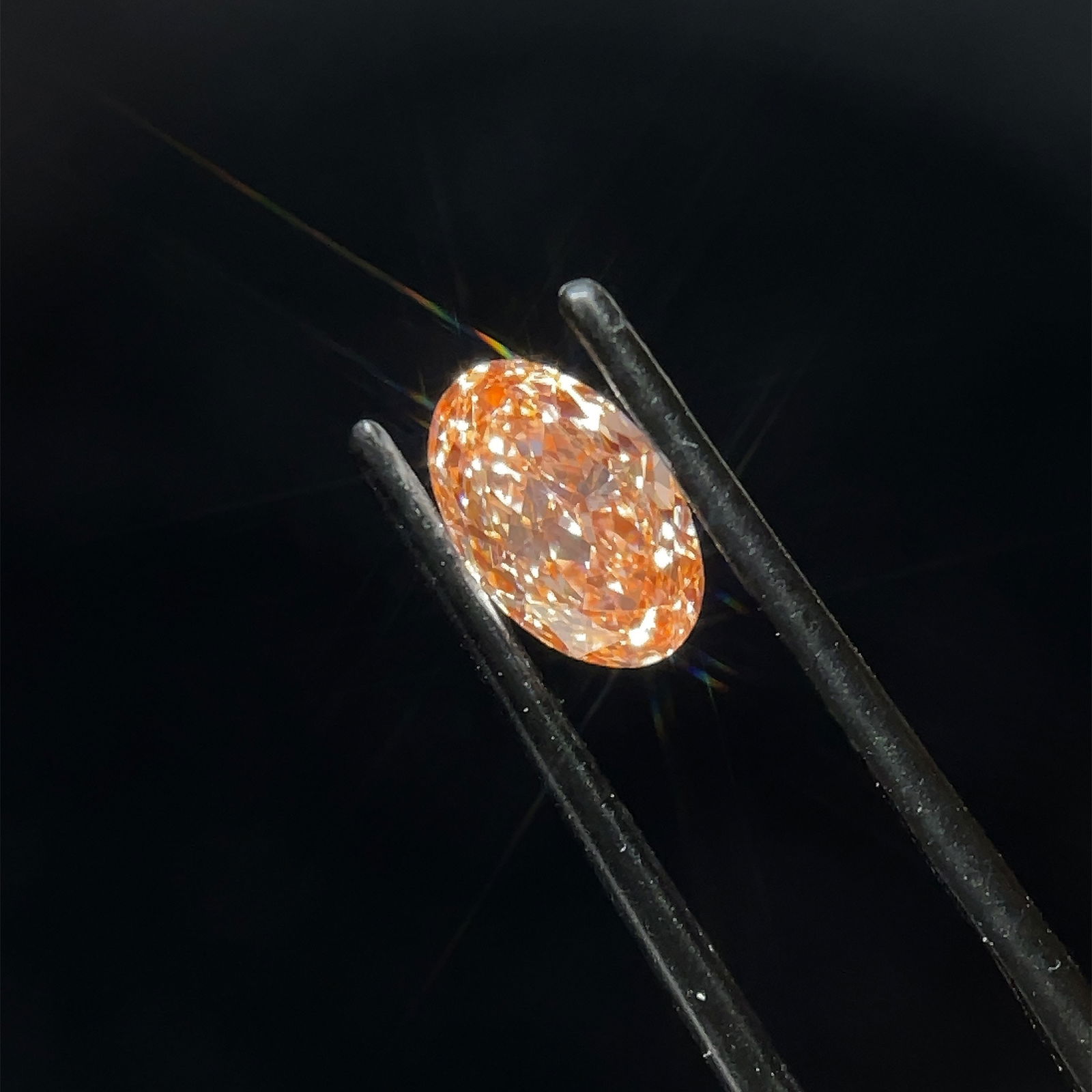 Loose Diamond - OVAL 1.03ct Fancy Vivid Orange VVS2: Loose Diamond - OVAL 1.03ct Fancy Vivid Orange VVS2 Source: This is a real non-mined Diamond that has been grown in a lab Shape: OVAL Carats: 1.03 Color: Fancy Vivid Orange Certification: IGI The Diam