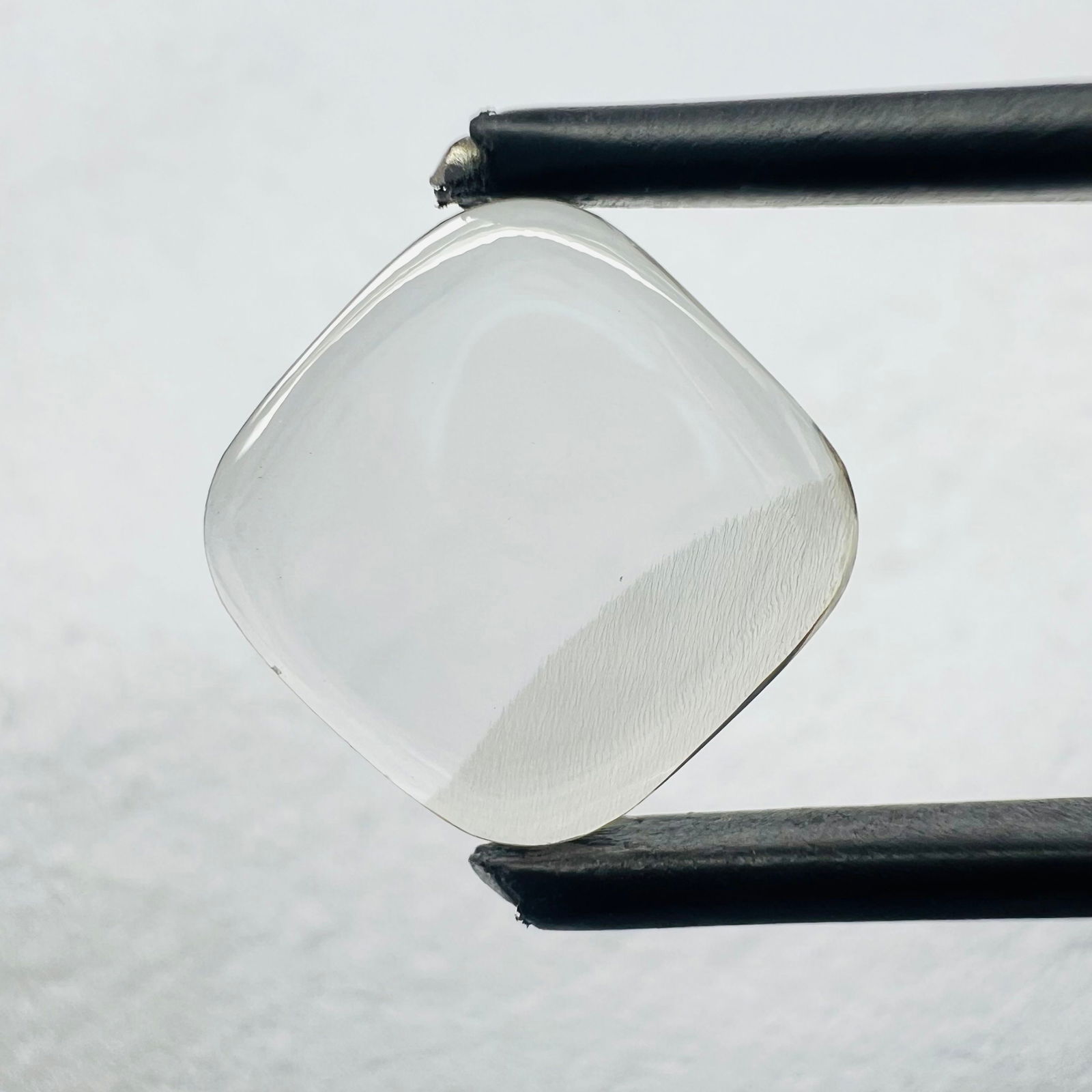 Loose Diamond - CUSHION BRILLIANT 2.47ct Brown VS1: Loose Diamond - CUSHION BRILLIANT 2.47ct Brown VS1 Source: This is a real non-mined Diamond that has been grown in a lab Shape: CUSHION BRILLIANT Carats: 2.47 Color: Brown Certification: NONE The Diam