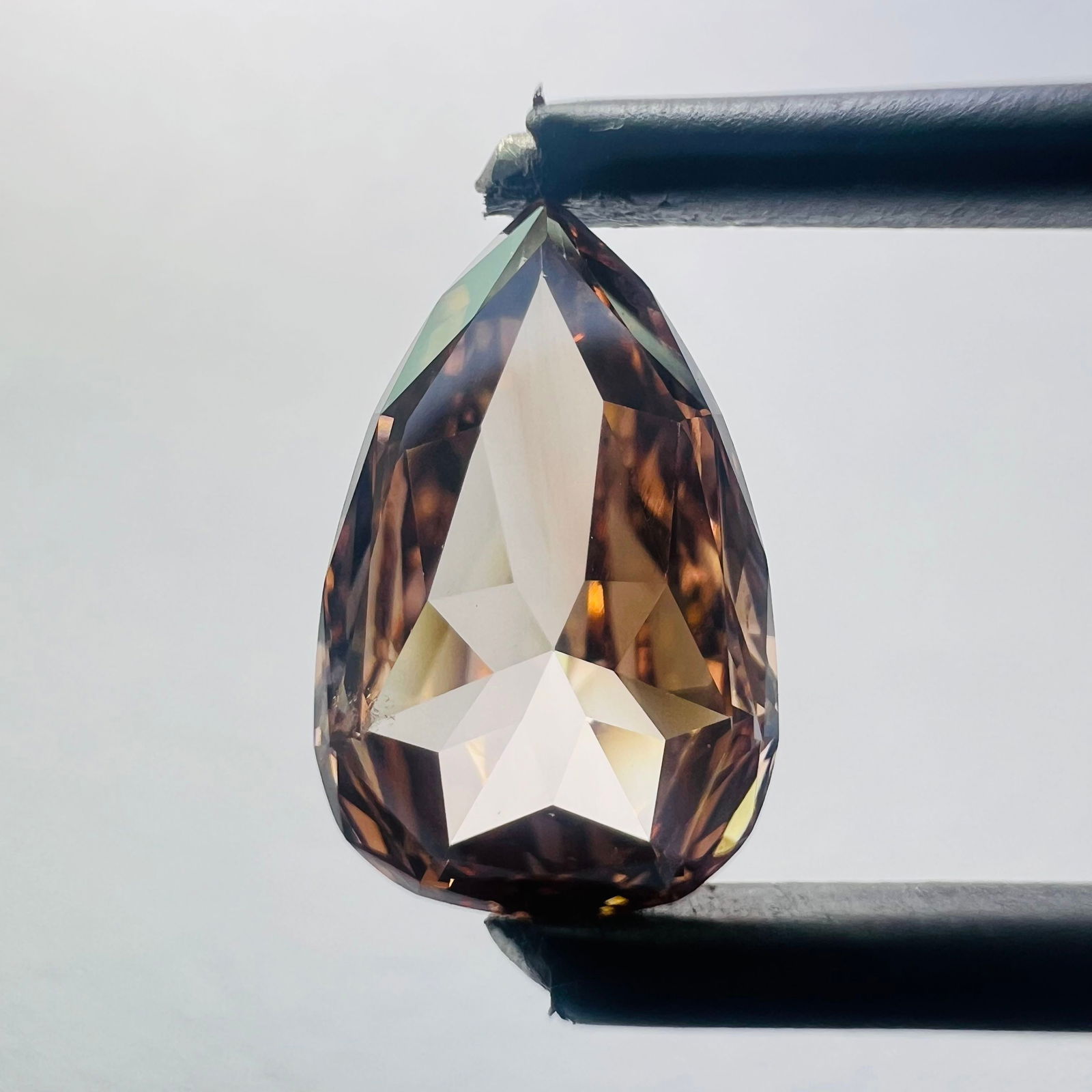 Loose Diamond - PEAR 1.2ct Brown VS1: Loose Diamond - PEAR 1.2ct Brown VS1 Source: This is a real non-mined Diamond that has been grown in a lab Shape: PEAR Carats: 1.2 Color: Brown Certification: NONE The Diamond Depot Guarantee: All ite