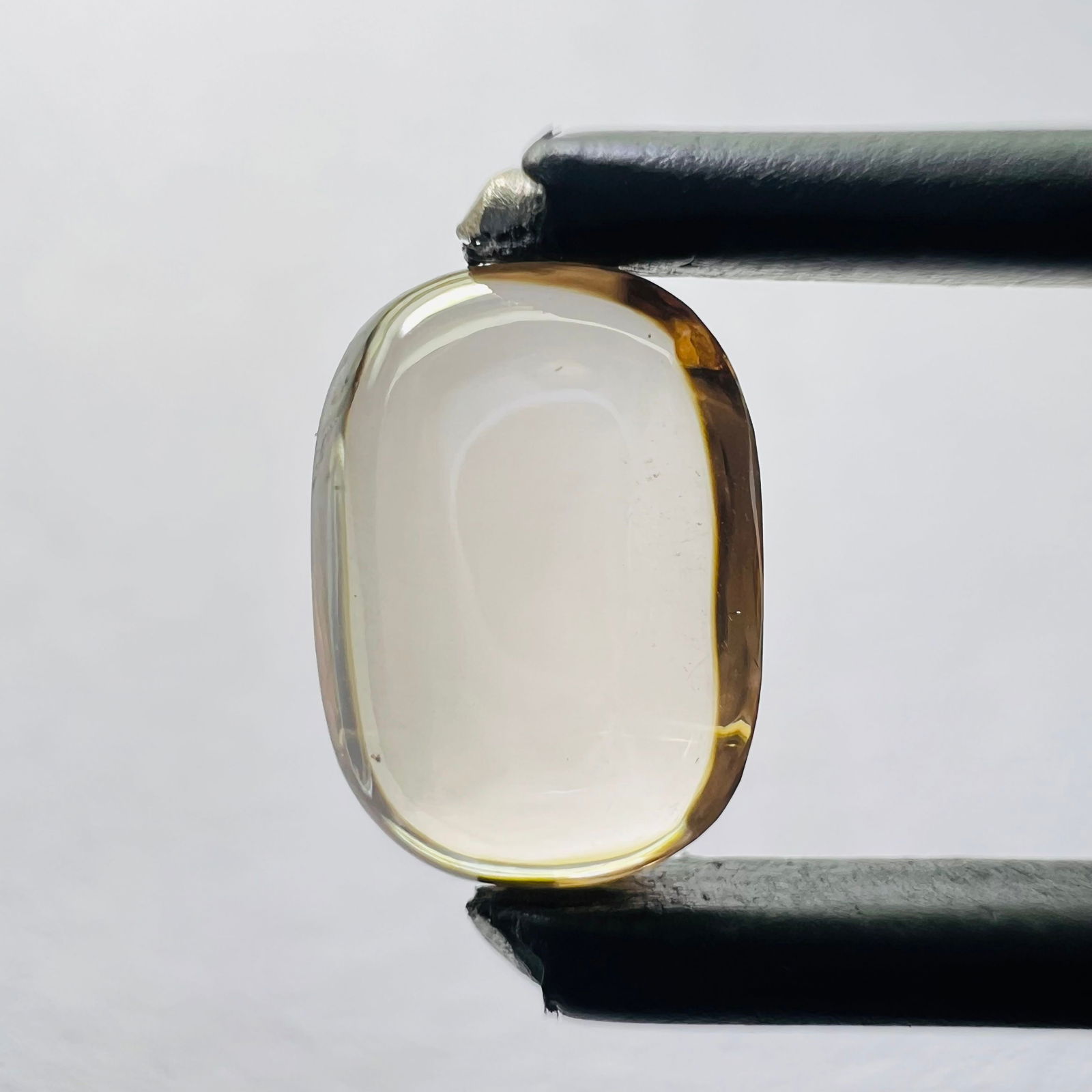 Loose Diamond - CUSHION BRILLIANT 0.98ct Brown VS2: Loose Diamond - CUSHION BRILLIANT 0.98ct Brown VS2 Source: This is a real non-mined Diamond that has been grown in a lab Shape: CUSHION BRILLIANT Carats: 0.98 Color: Brown Certification: NONE Video: