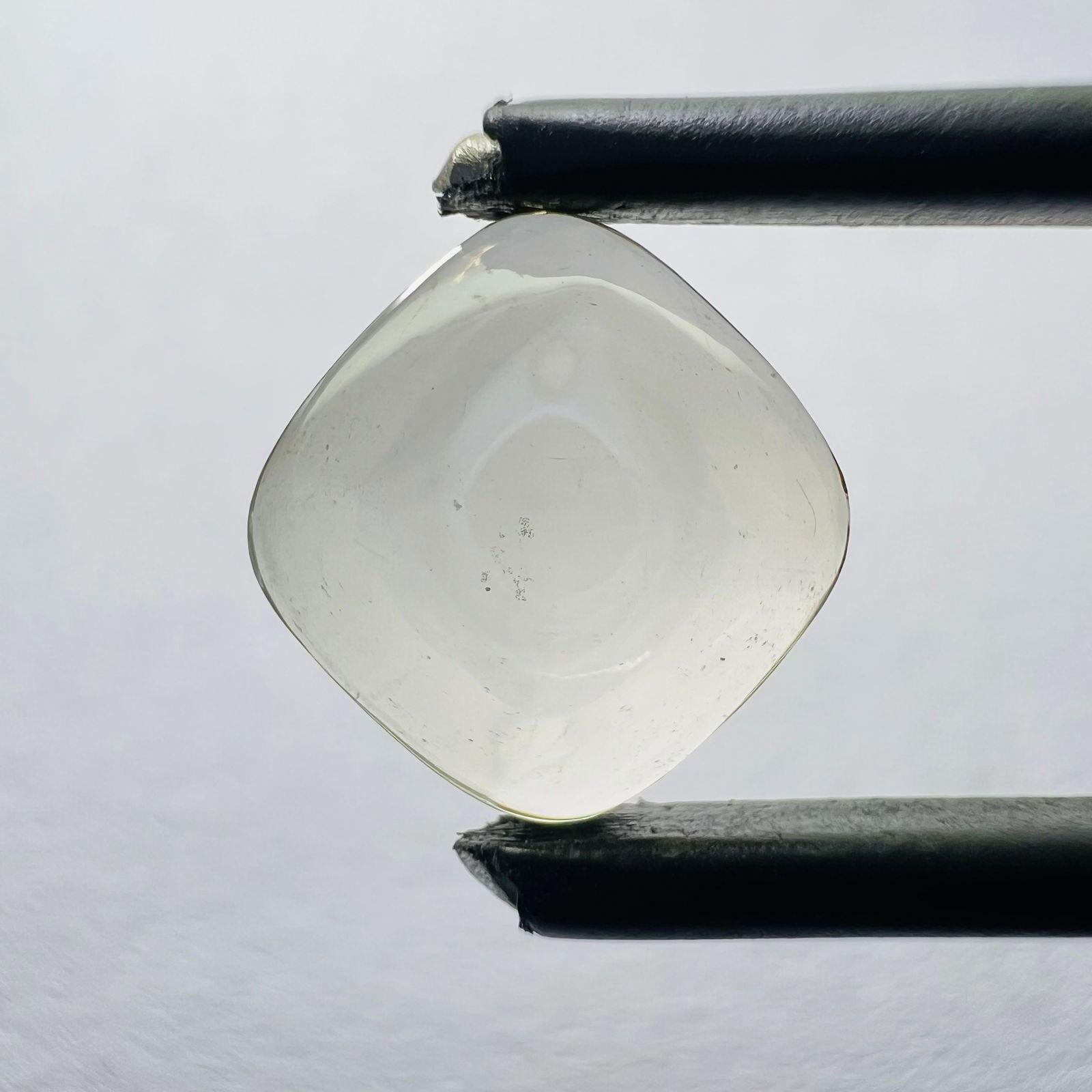 Loose Diamond - CUSHION BRILLIANT 1.36ct Brown SI1: Loose Diamond - CUSHION BRILLIANT 1.36ct Brown SI1 Source: This is a real non-mined Diamond that has been grown in a lab Shape: CUSHION BRILLIANT Carats: 1.36 Color: Brown Certification: NONE Video: