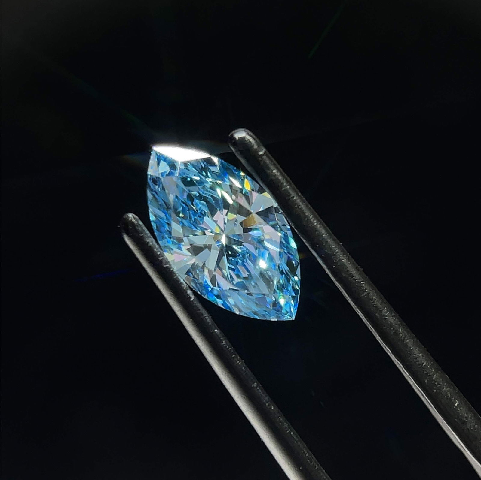 Loose Diamond - MARQUISE 1.1ct Fancy Vivid Blue VS1: Loose Diamond - MARQUISE 1.1ct Fancy Vivid Blue VS1 Source: This is a real non-mined Diamond that has been grown in a lab Shape: MARQUISE Carats: 1.1 Color: Fancy Vivid Blue Certification: IGI Video: