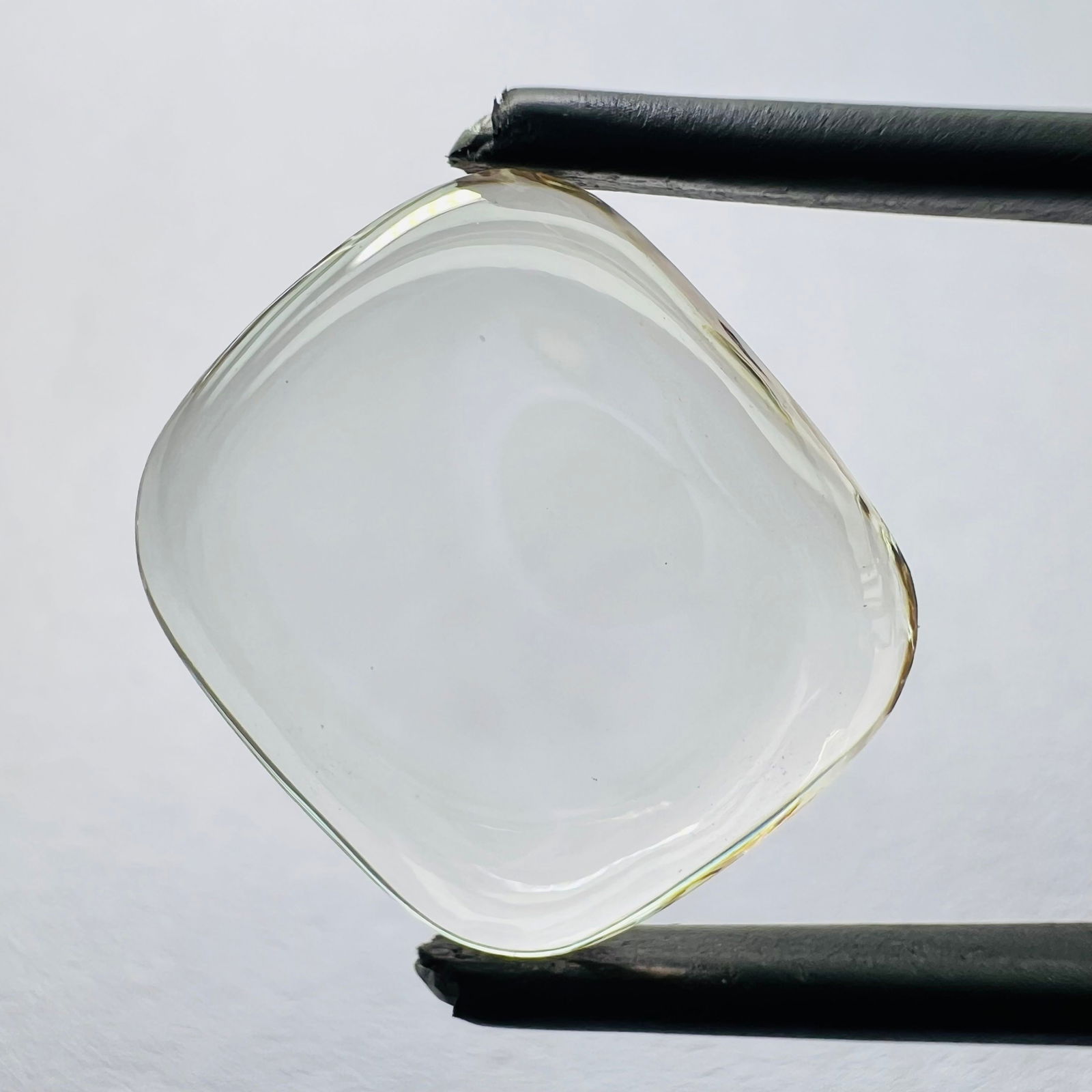 Loose Diamond - CUSHION BRILLIANT 6.41ct Brown VS1: Loose Diamond - CUSHION BRILLIANT 6.41ct Brown VS1 Source: This is a real non-mined Diamond that has been grown in a lab Shape: CUSHION BRILLIANT Carats: 6.41 Color: Brown Certification: NONE The Diam