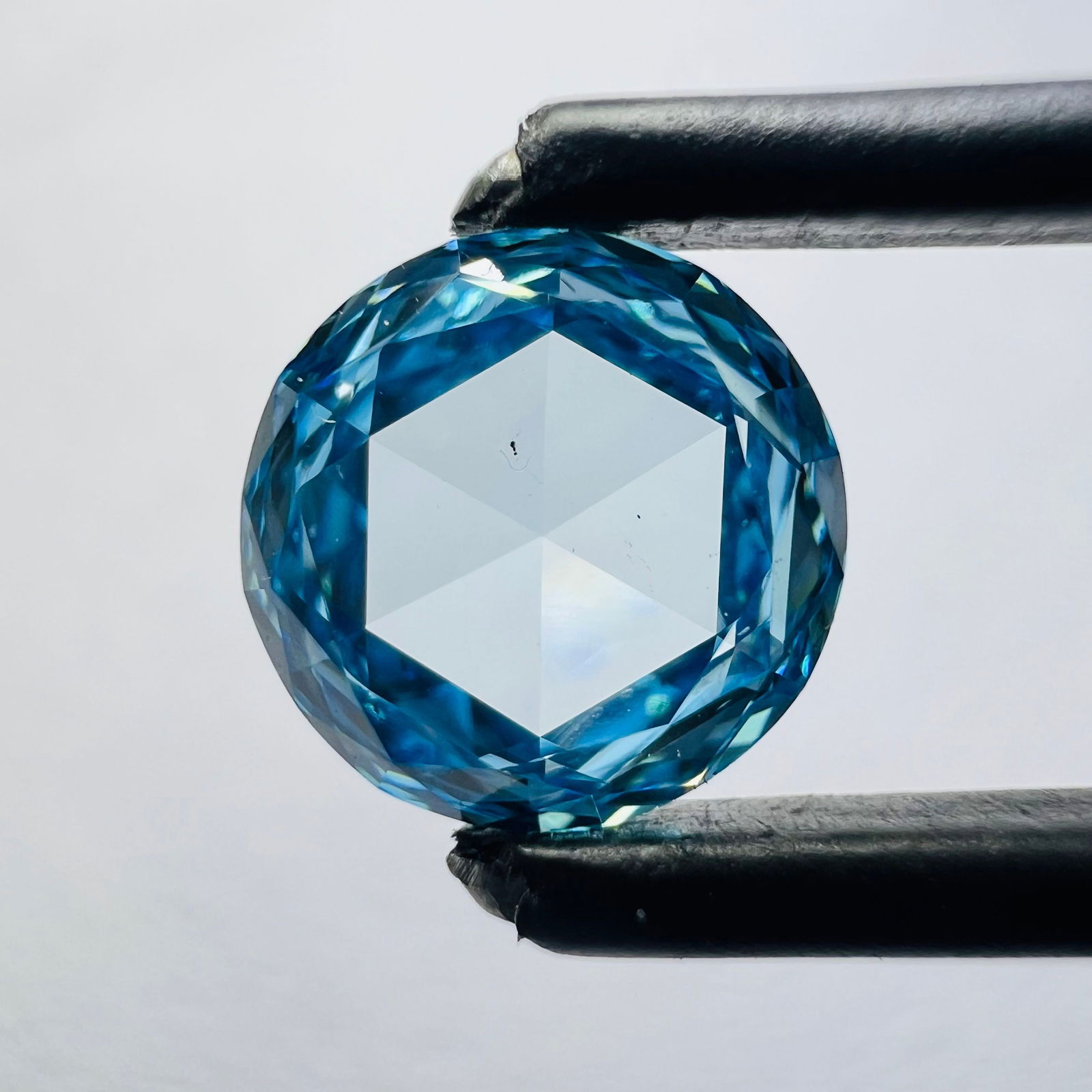 Loose Diamond - ROSE 1.08ct Blue VS2: Loose Diamond - ROSE 1.08ct Blue VS2 Source: This is a real non-mined Diamond that has been grown in a lab Shape: ROSE Carats: 1.08 Color: Blue Certification: NONE Video: Video Link The Diamond