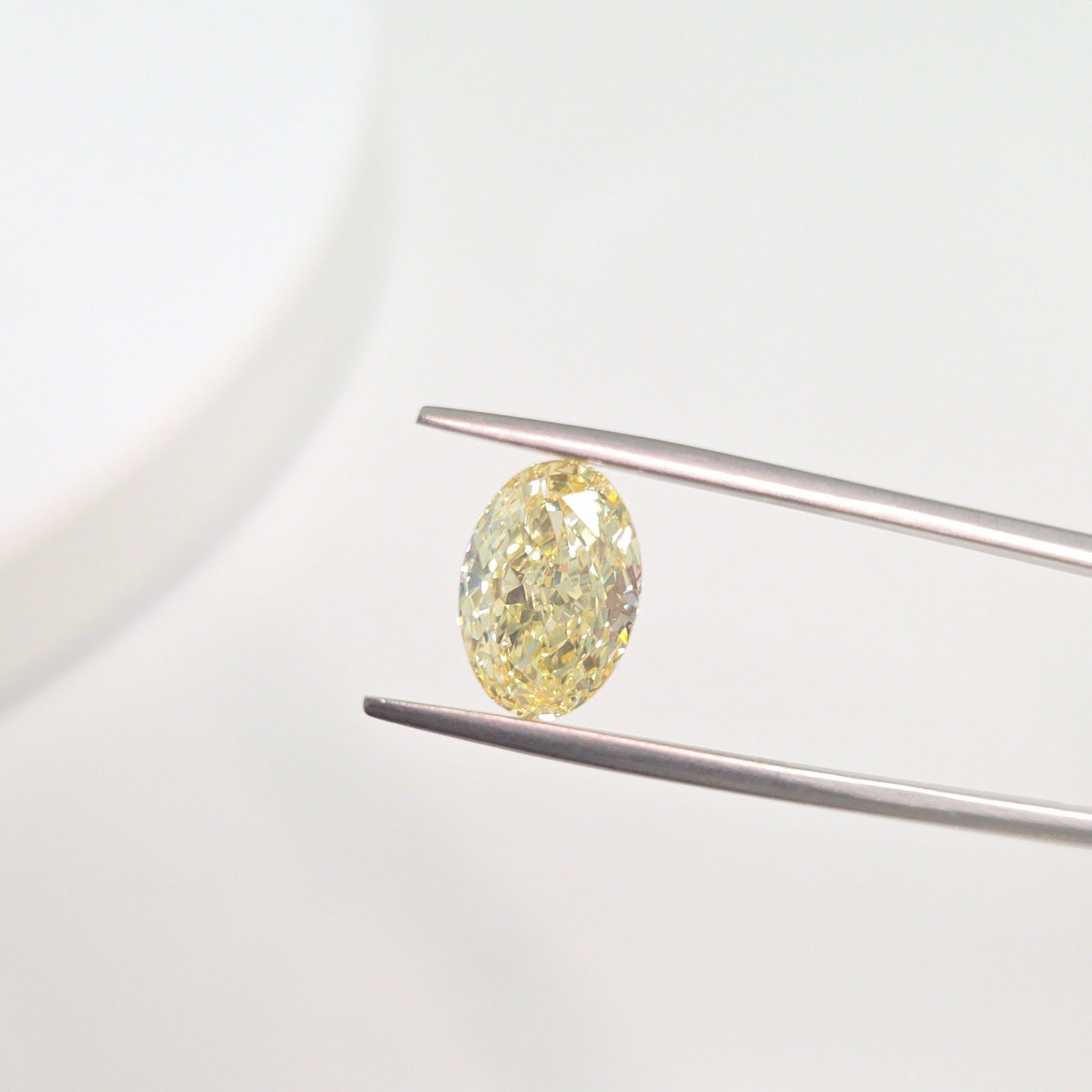 Loose Diamond - OVAL 3.25ct Fancy Yellow VS1: Loose Diamond - OVAL 3.25ct Fancy Yellow VS1 Source: This is a real non-mined Diamond that has been grown in a lab Shape: OVAL Carats: 3.25 Color: Fancy Yellow Certification: IGI Video: Video Link 