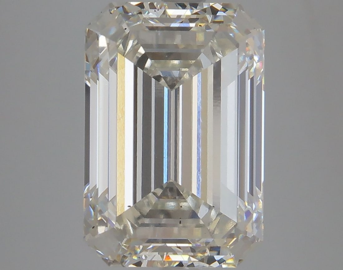 Loose Diamond - EMERALD 6.79ct H VS2: Loose Diamond - EMERALD 6.79ct H VS2 Source: This is a real non-mined Diamond that has been grown in a lab Shape: EMERALD Carats: 6.79 Color: H Clarity: VS2 Certification: IGI Video: Video Link The