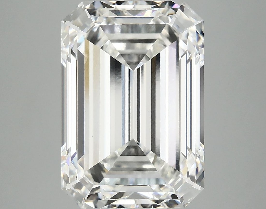 Loose Diamond - EMERALD 7.08ct G VS1: Loose Diamond - EMERALD 7.08ct G VS1 Source: This is a real non-mined Diamond that has been grown in a lab Shape: EMERALD Carats: 7.08 Color: G Clarity: VS1 Certification: IGI Video: