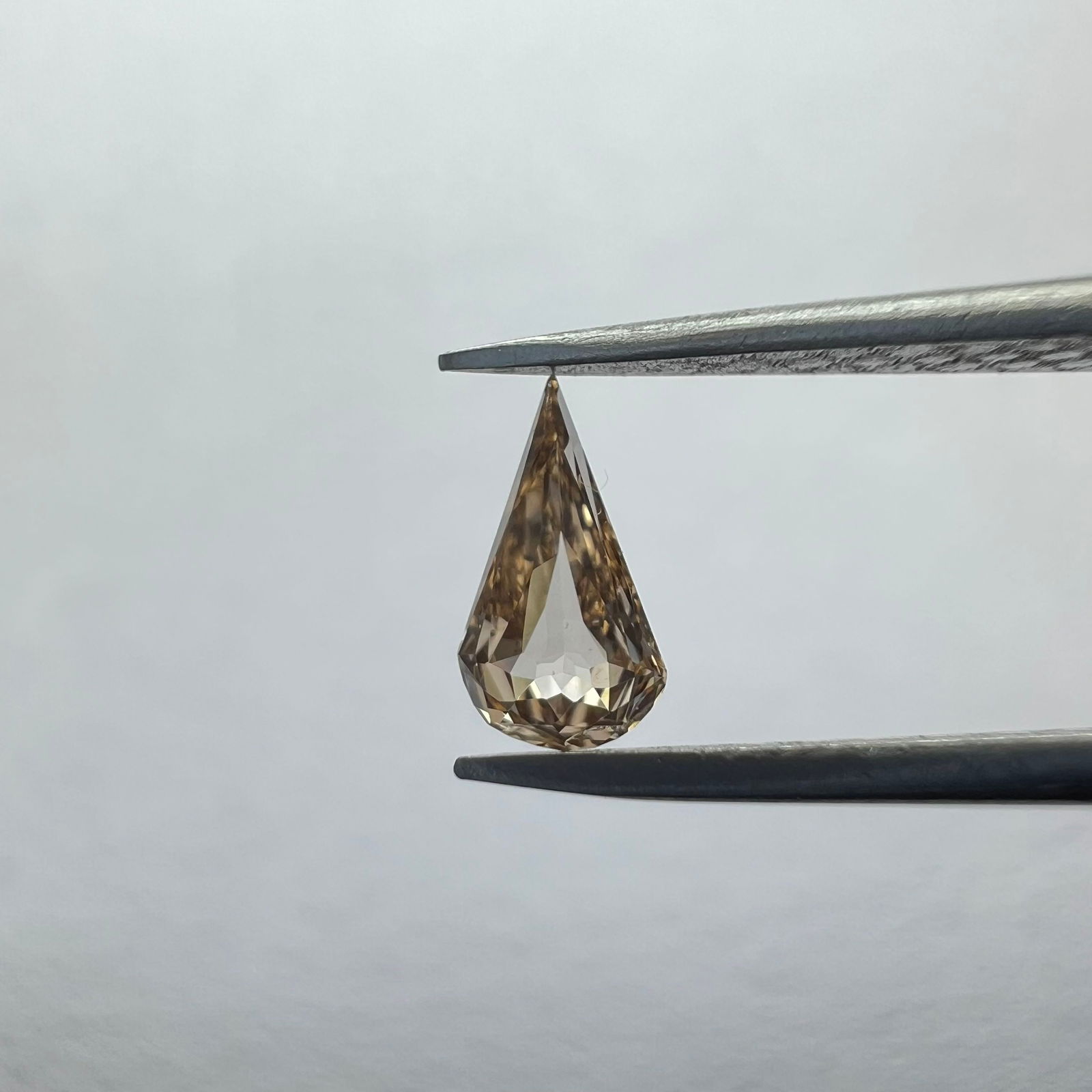 Loose Diamond - KITE 0.23ct F VS1: Loose Diamond - KITE 0.23ct F VS1 Source: This is a real non-mined Diamond that has been grown in a lab Shape: KITE Carats: 0.23 Color: F Clarity: VS1 Certification: NONE The Diamond Depot Guarantee: