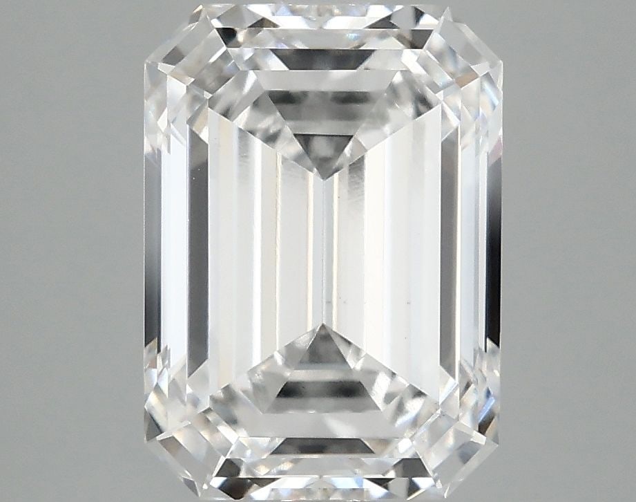Loose Diamond - EMERALD 4.1ct E VS1: Loose Diamond - EMERALD 4.1ct E VS1 Source: This is a real non-mined Diamond that has been grown in a lab Shape: EMERALD Carats: 4.1 Color: E Clarity: VS1 Certification: IGI Video: Video Link The