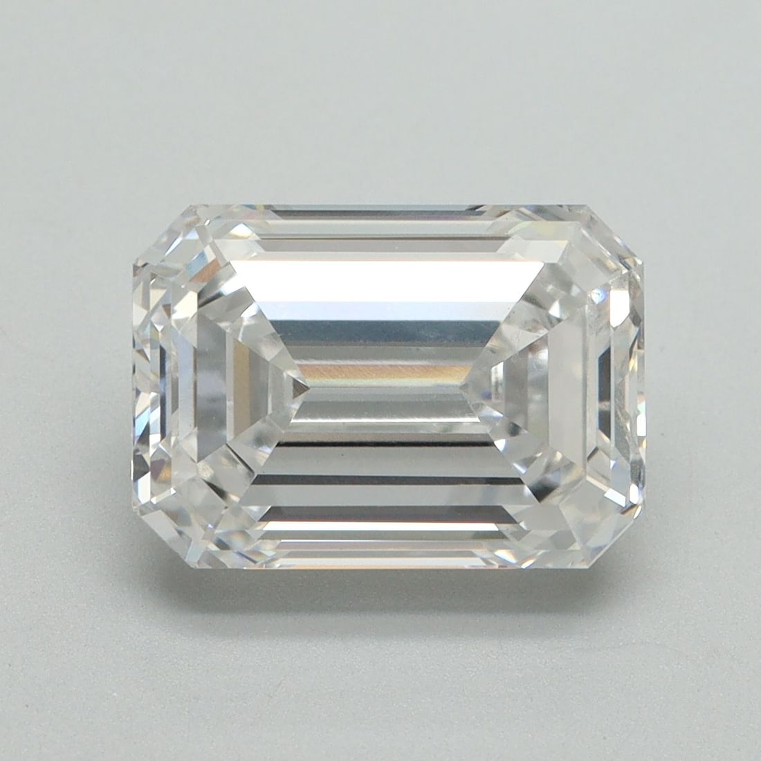 Loose Diamond - EMERALD 4.11ct E VS1: Loose Diamond - EMERALD 4.11ct E VS1 Source: This is a real non-mined Diamond that has been grown in a lab Shape: EMERALD Carats: 4.11 Color: E Clarity: VS1 Certification: IGI Video: