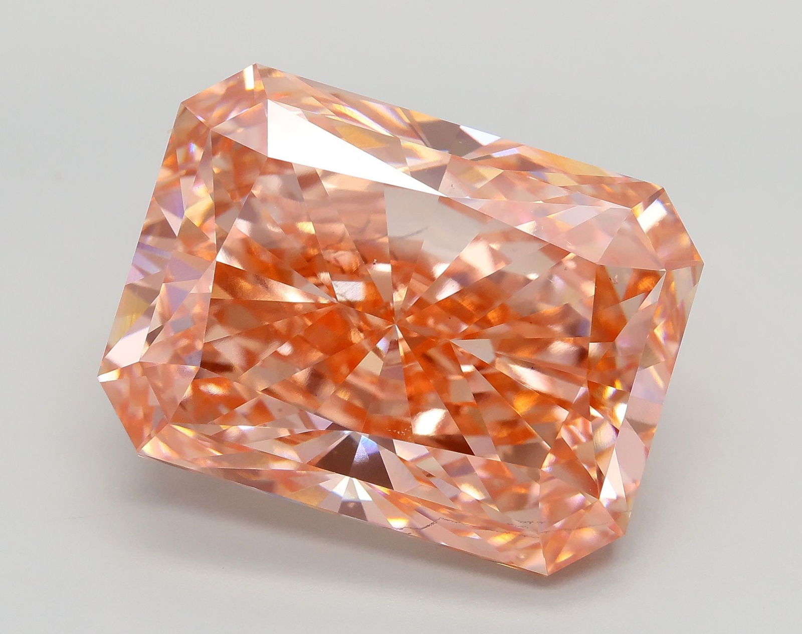 Loose Diamond - RADIANT 21.09ct Fancy Vivid Pink VS2: Loose Diamond - RADIANT 21.09ct Fancy Vivid Pink VS2 Source: This is a real non-mined Diamond that has been grown in a lab Shape: RADIANT Carats: 21.09 Color: Fancy Vivid Pink Certification: IGI