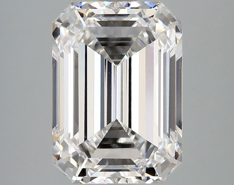 Loose Diamond - EMERALD 4.08ct E VS1: Loose Diamond - EMERALD 4.08ct E VS1 Source: This is a real non-mined Diamond that has been grown in a lab Shape: EMERALD Carats: 4.08 Color: E Clarity: VS1 Certification: IGI Video: