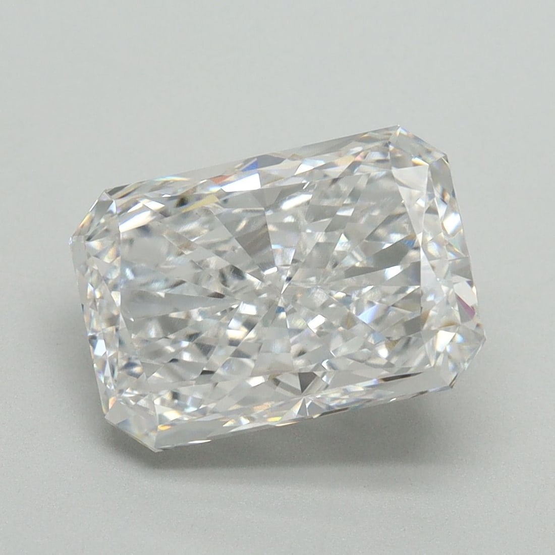 Loose Diamond - RADIANT 3.67ct D VS1: Loose Diamond - RADIANT 3.67ct D VS1 Source: This is a real non-mined Diamond that has been grown in a lab Shape: RADIANT Carats: 3.67 Color: D Clarity: VS1 Certification: IGI Video: Video Link The